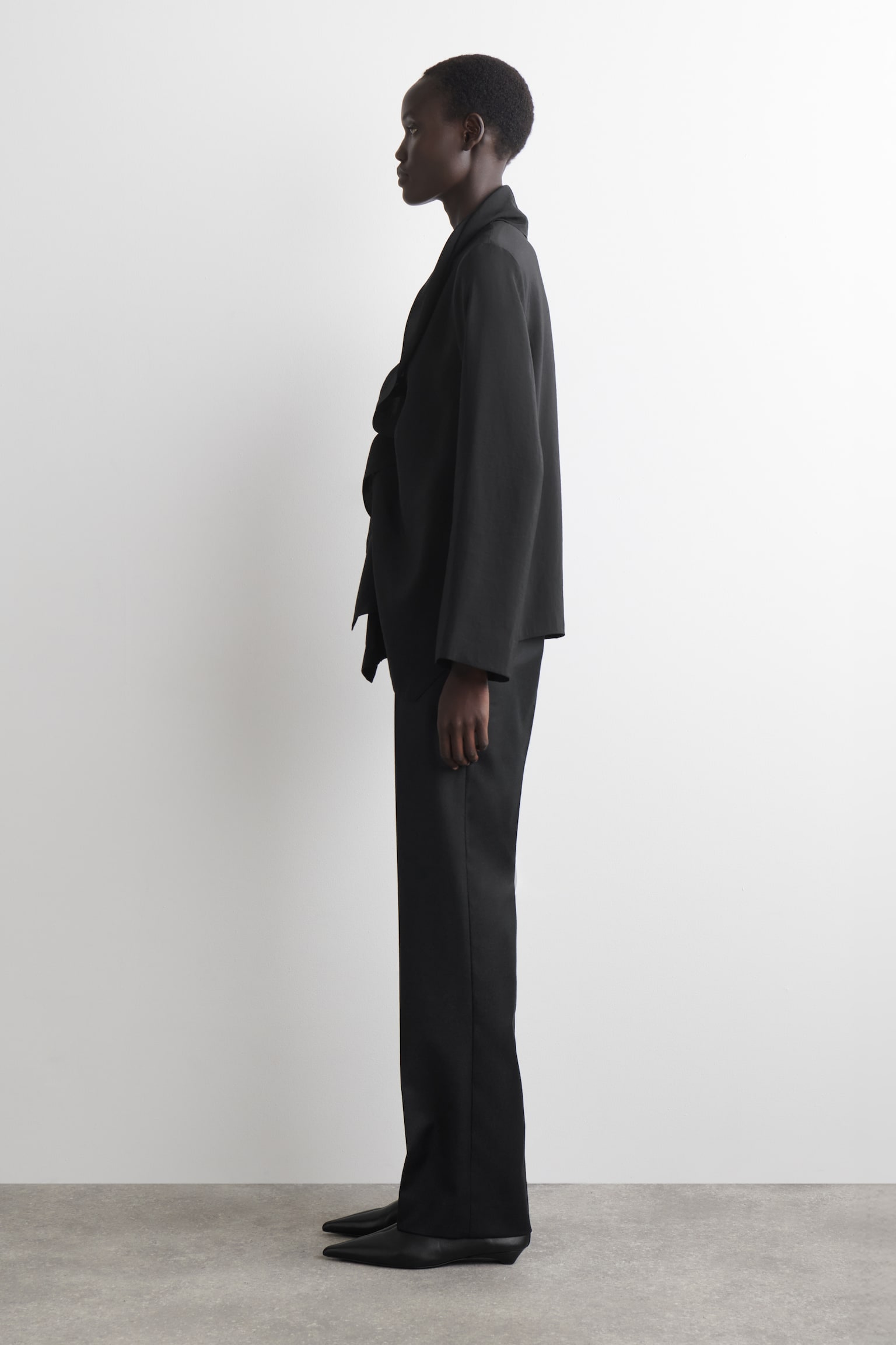 BLUSE MIT VOLANTS UND DRAPIERUNG - SCHWARZ - 6