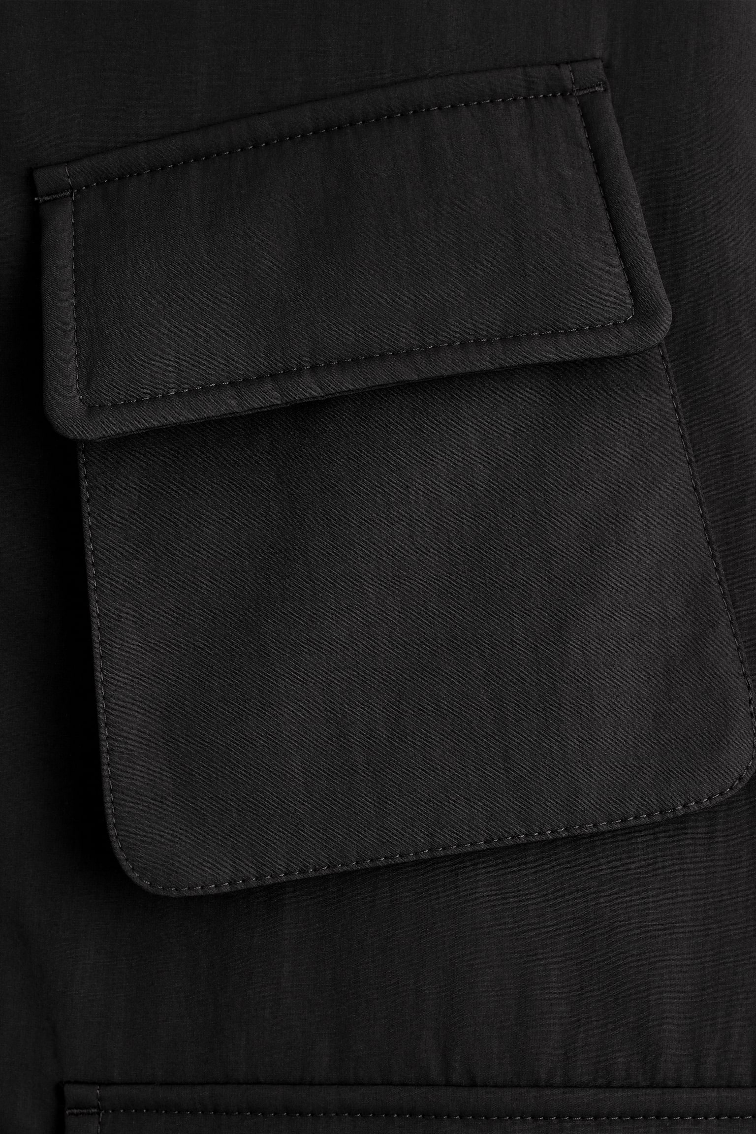 GEFÜTTERTE UTILITY-JACKE AUS NYLON - SCHWARZ/SALBEIGRÜN - 3