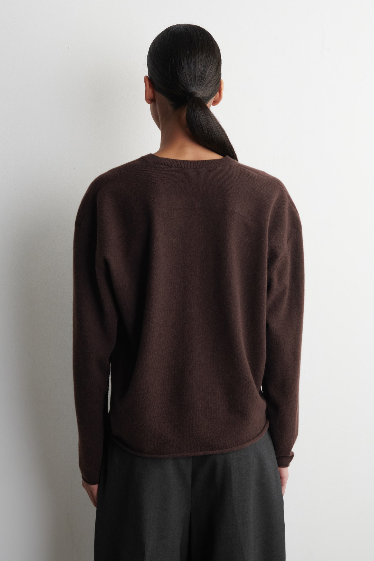 CARDIGAN I MERINOULD MED V-HALS - MØRKEBRUN/MELERET BEIGE/RØD - 4