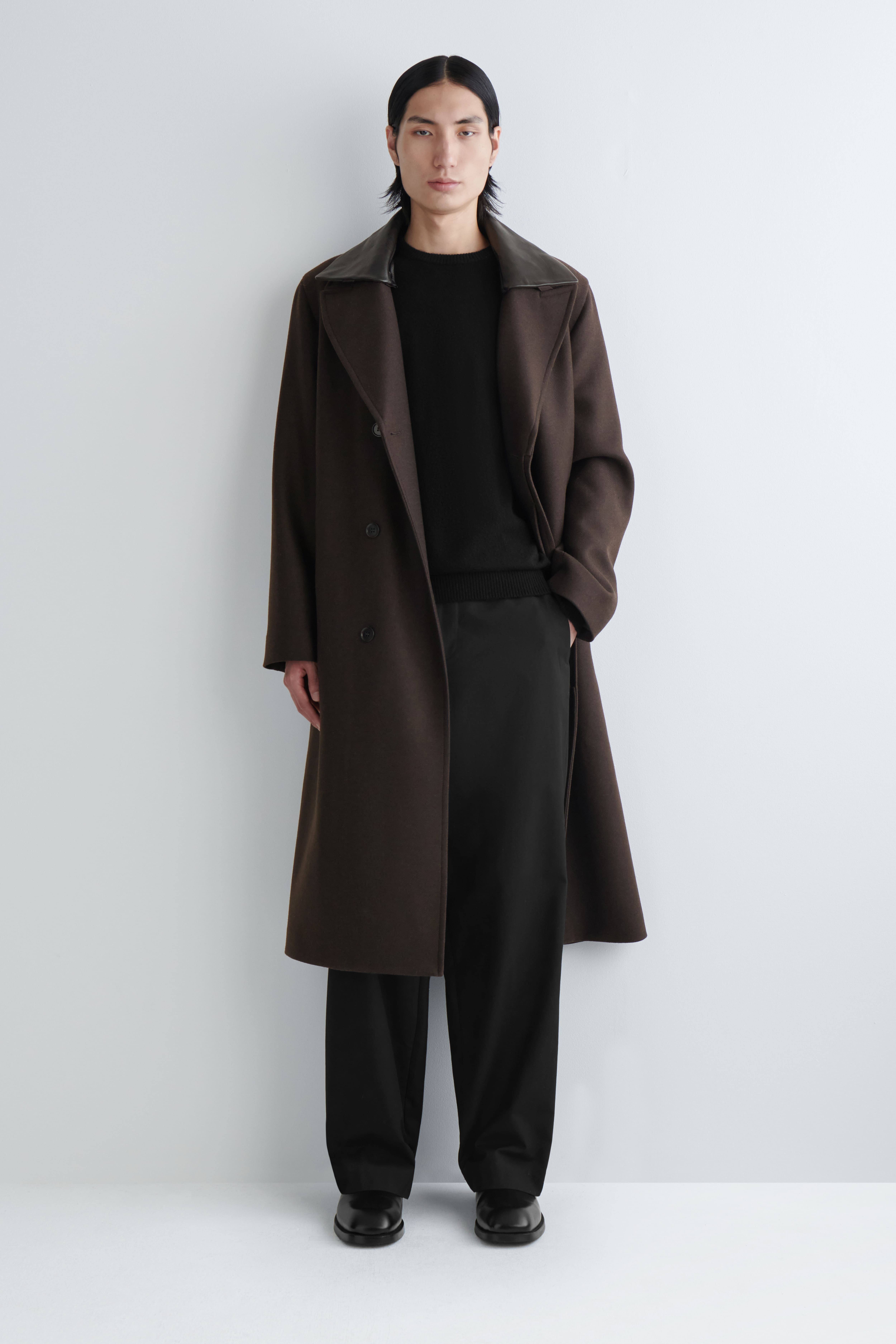 SQUARE-TOE LEATHER CHELSEA BOOTS - NERO