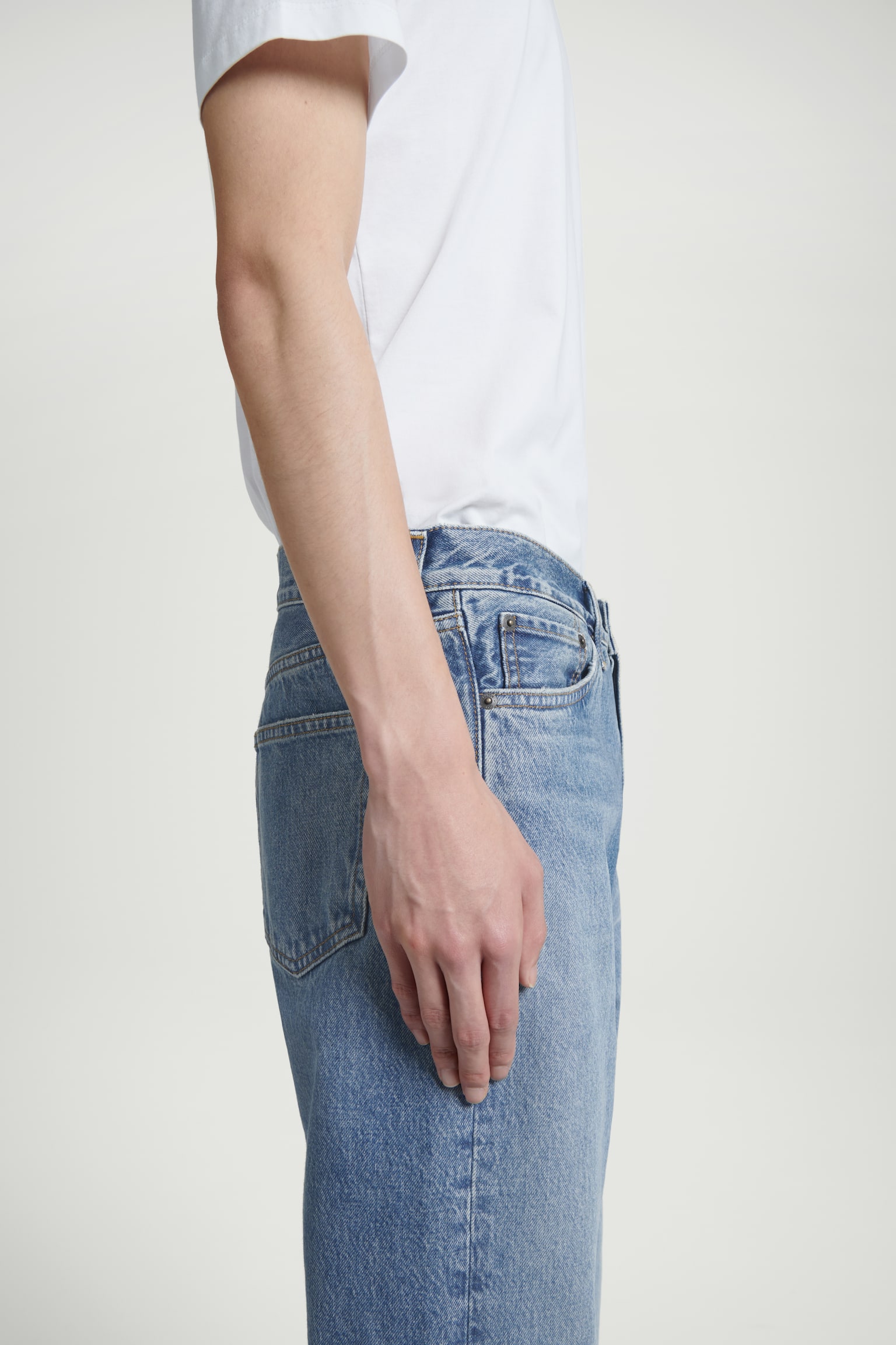 SIGNATURE STRAIGHT-LEG JEANS - BLUE/DARK BLUE - 6