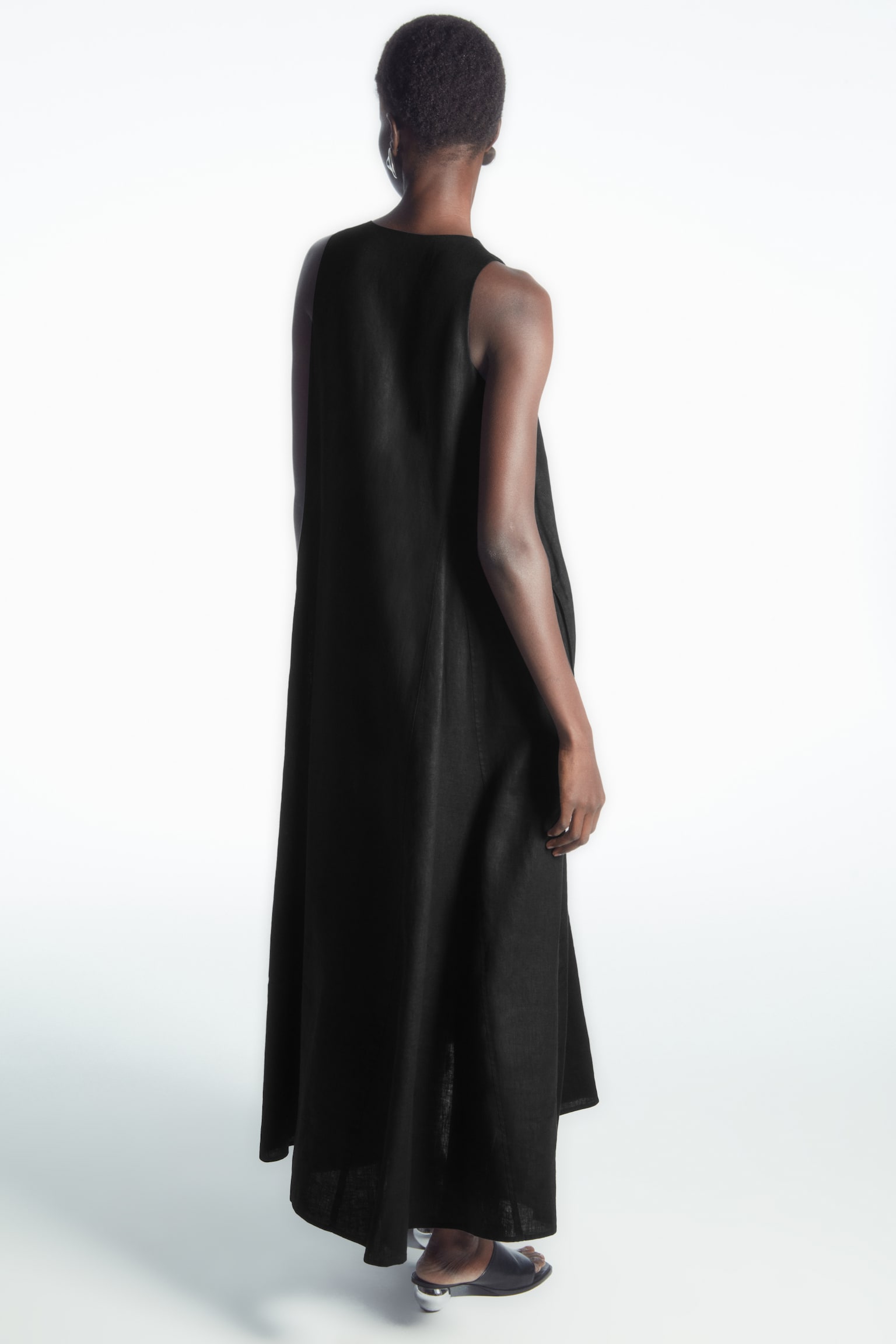 VOLUMINOUS V-NECK MAXI DRESS - BLACK - 3