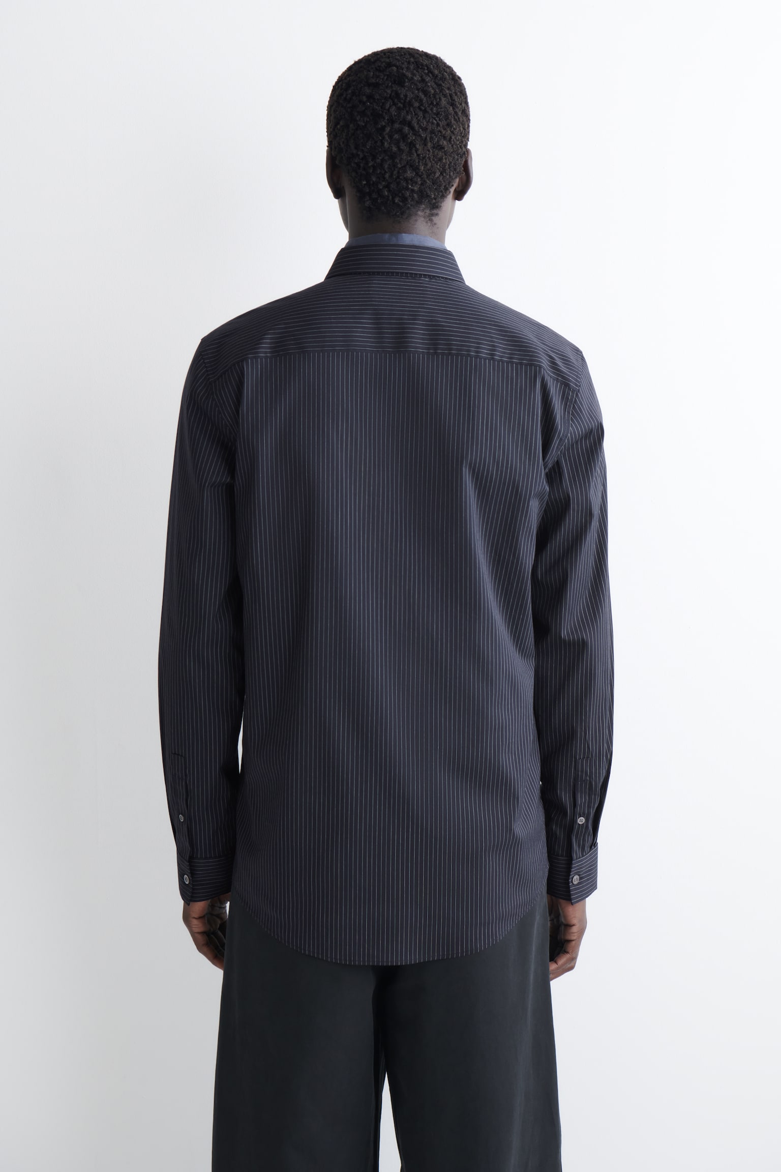 SCHMAL GESCHNITTENES HEMD AUS BAUMWOLL-POPELINE - NAVYBLAU/NADELSTREIFEN/WEISS - 3