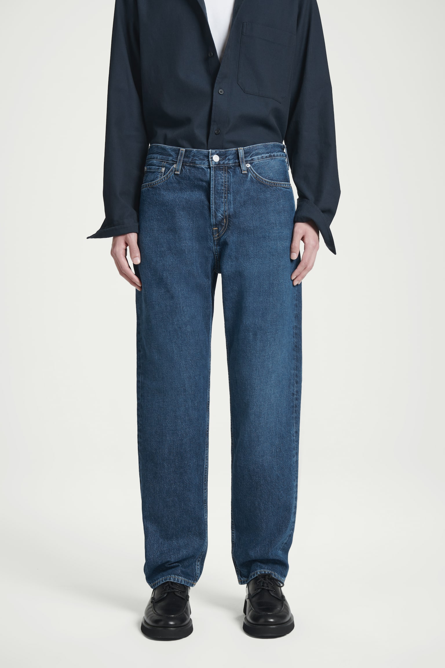 SIGNATURE STRAIGHT-LEG JEANS - DARK BLUE/BLUE - 4