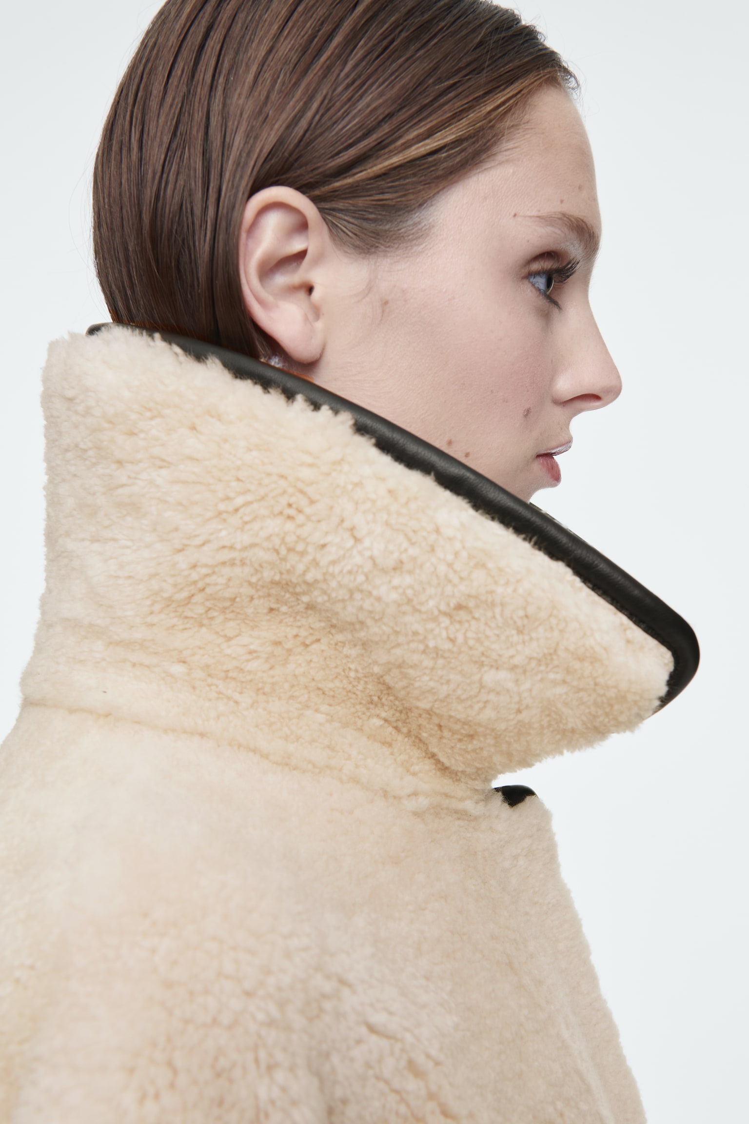 LEATHER-TRIMMED SHEARLING COAT - CREAM - 7