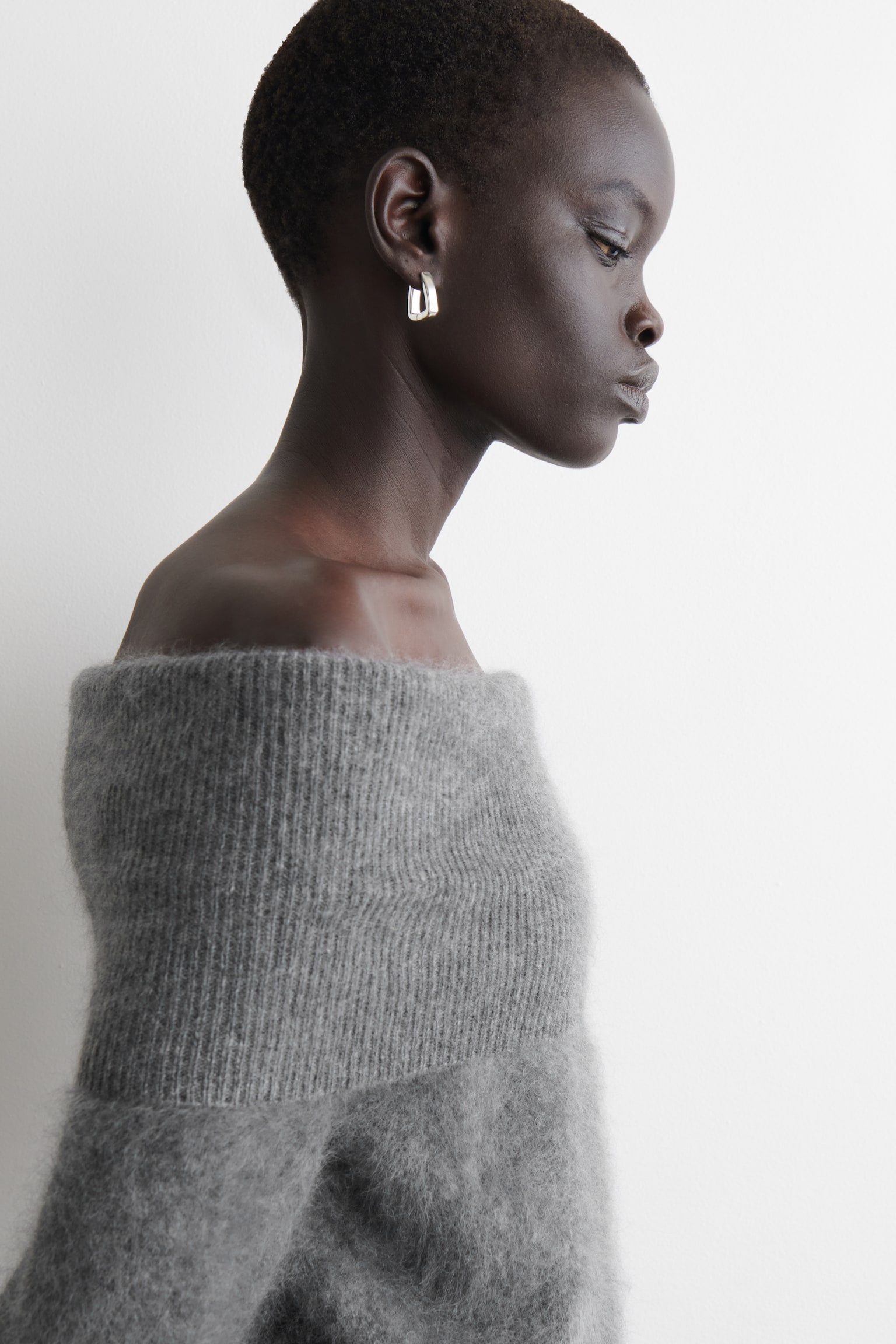 Skulderfri genser i merinoull - GRÅ/Mørkebrun - 3