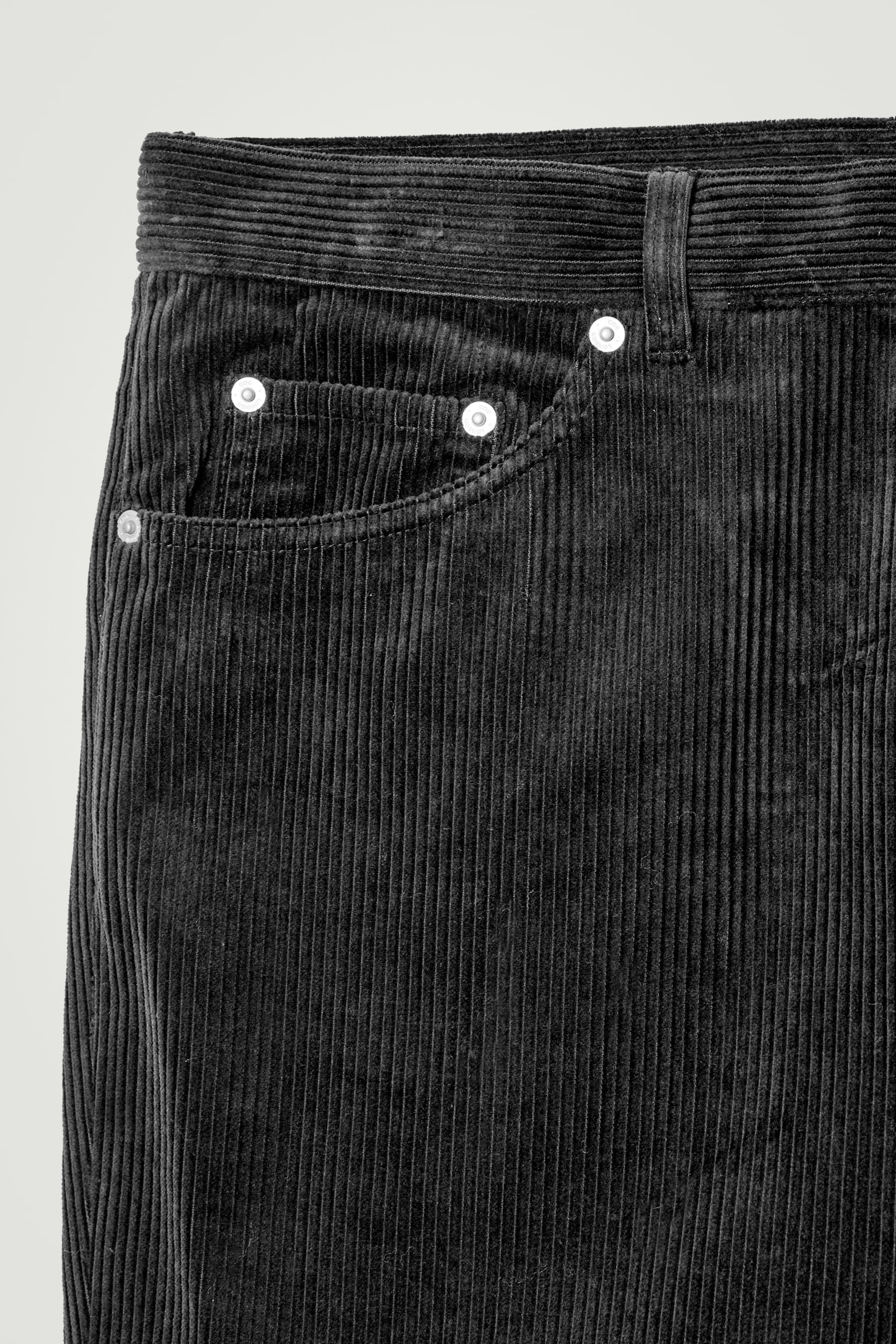 SIGNATURE CORDUROY STRAIGHT-LEG JEANS - BLACK/DARK BROWN - 8