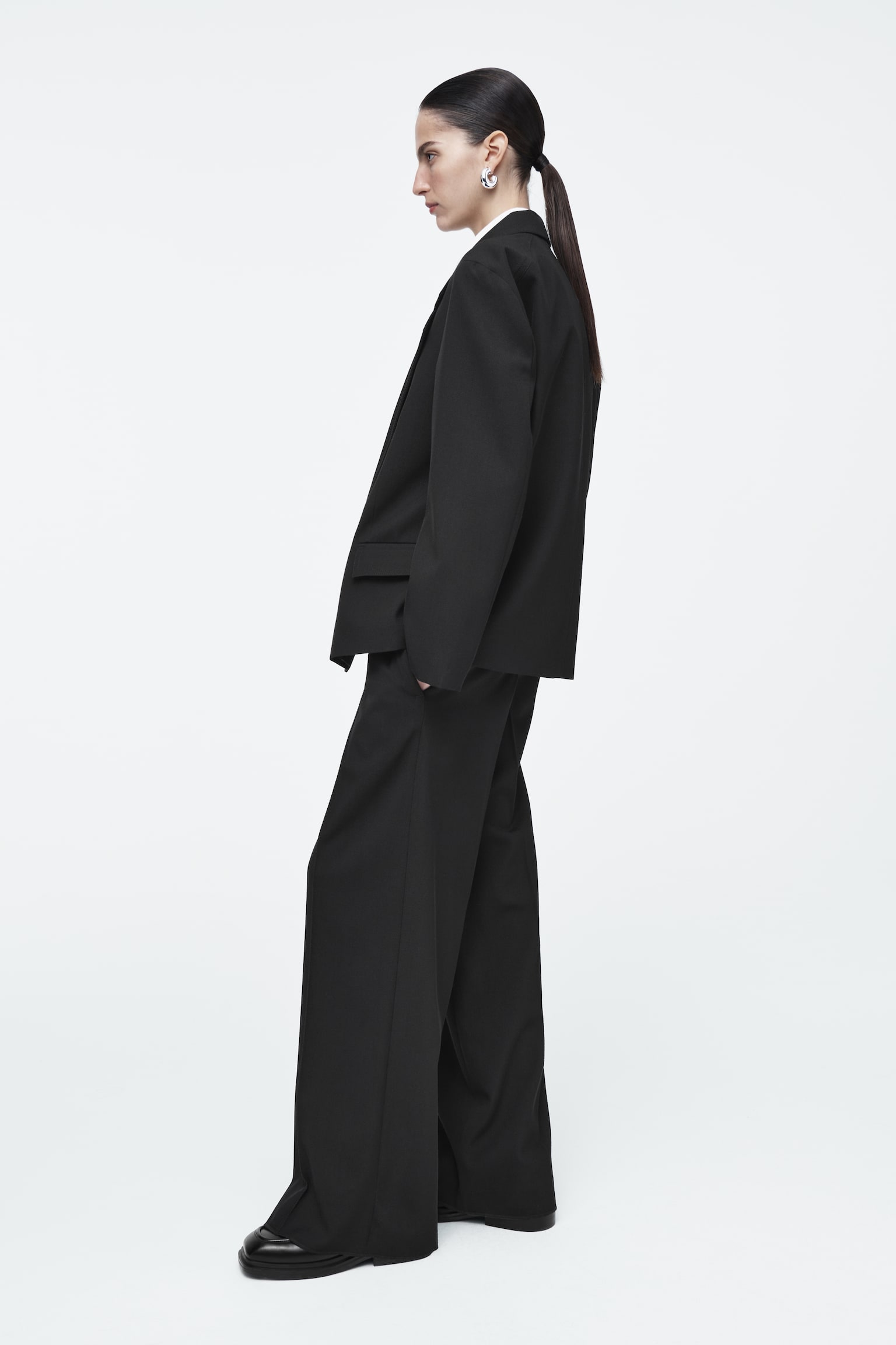 OVERSIZED EXAGGERATED-SHOULDER BLAZER - BLACK - 6