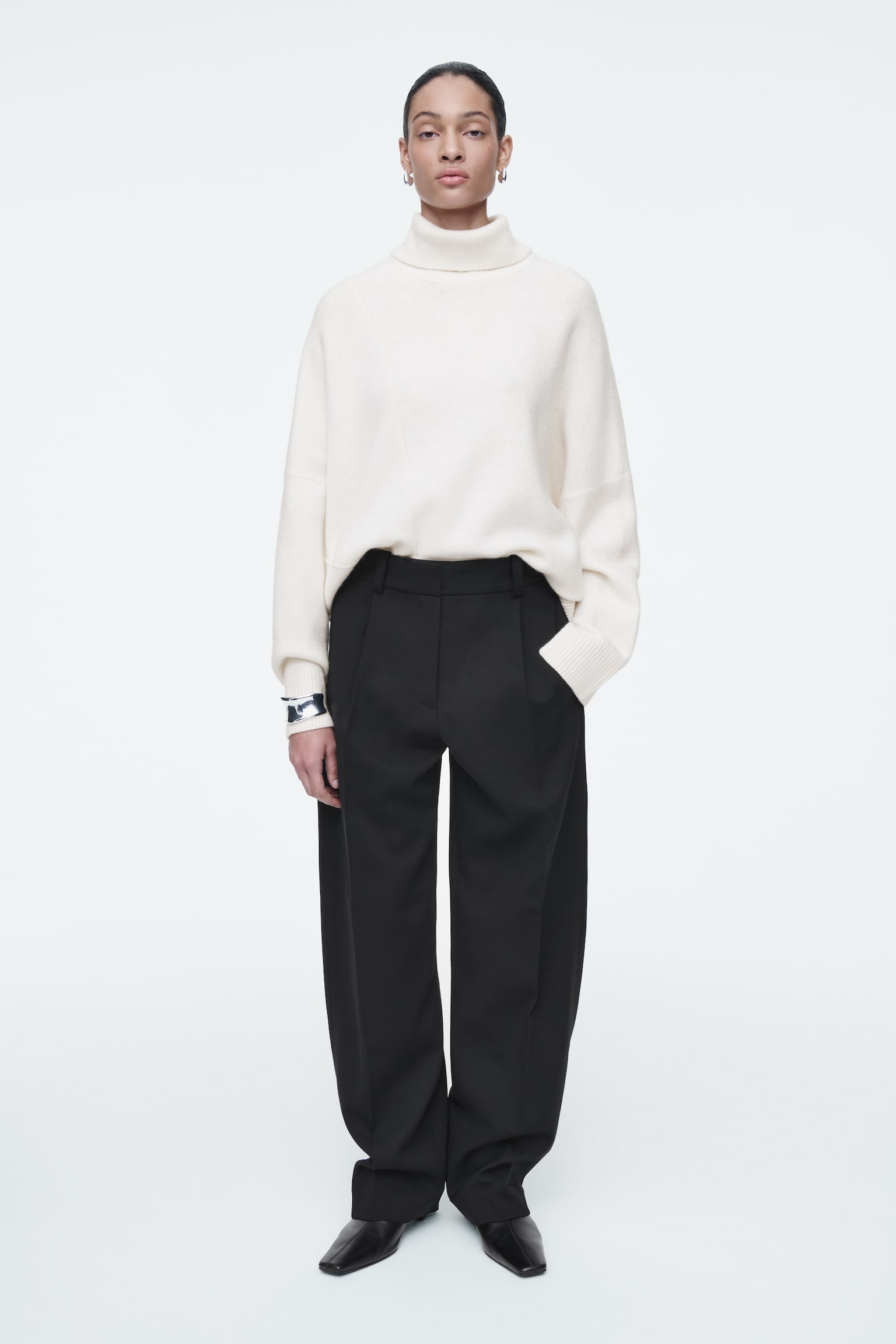 WOOL-BLEND BARREL-LEG TROUSERS - BLACK