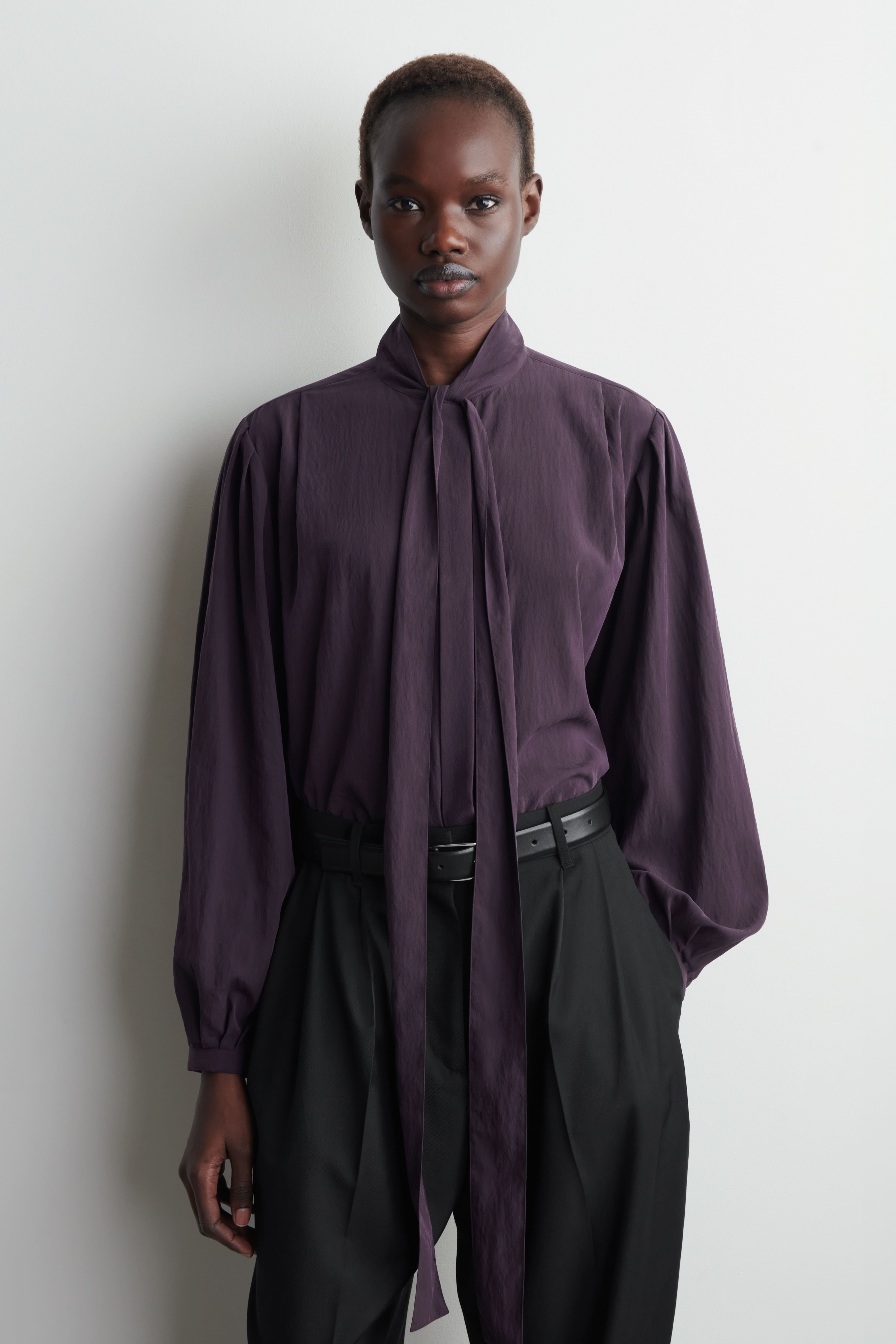 BLUSA FLUIDA CON DETTAGLIO A SCIARPA - VIOLA