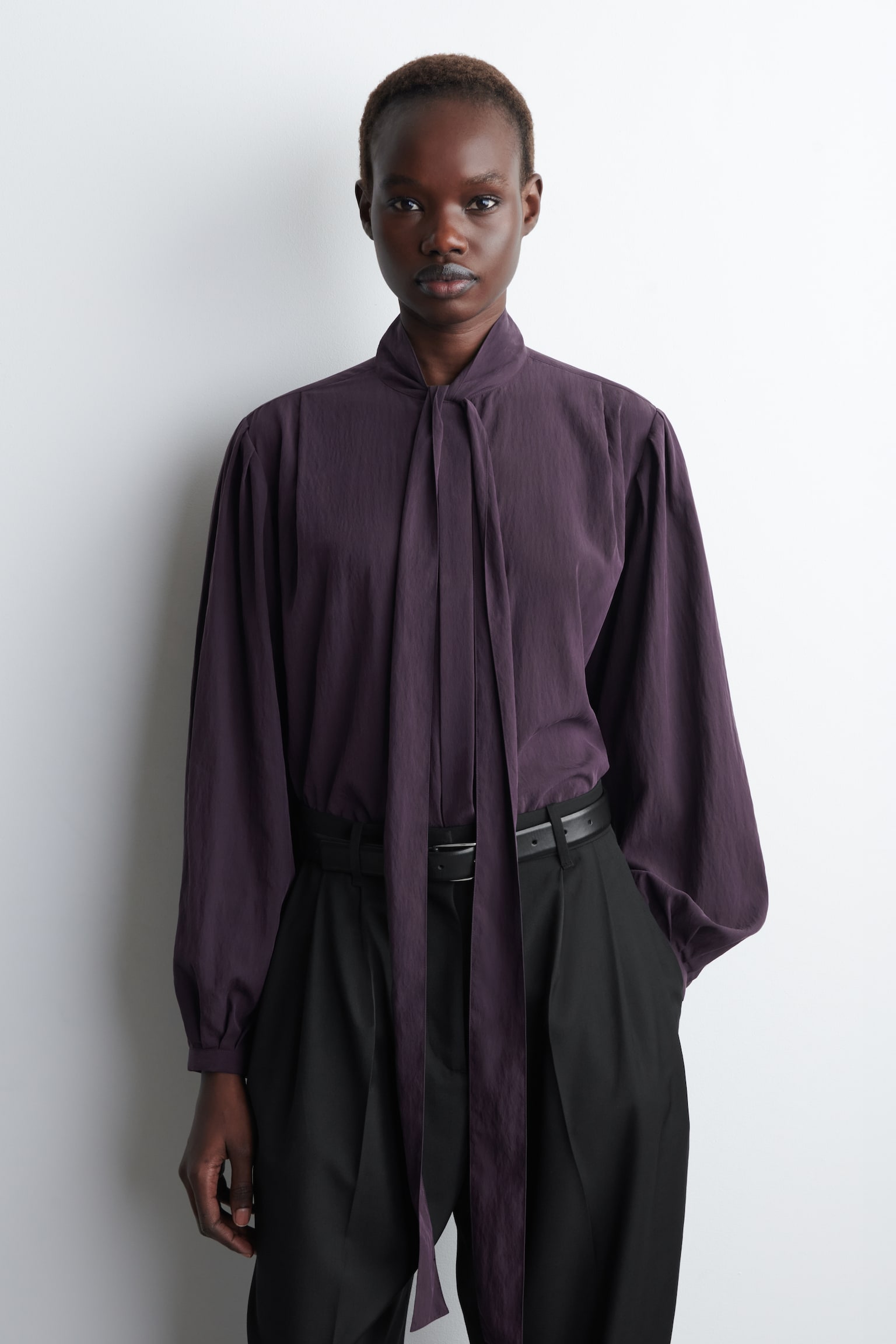 FLIESSENDE BLUSE MIT SCHALDETAIL - VIOLETT - 1