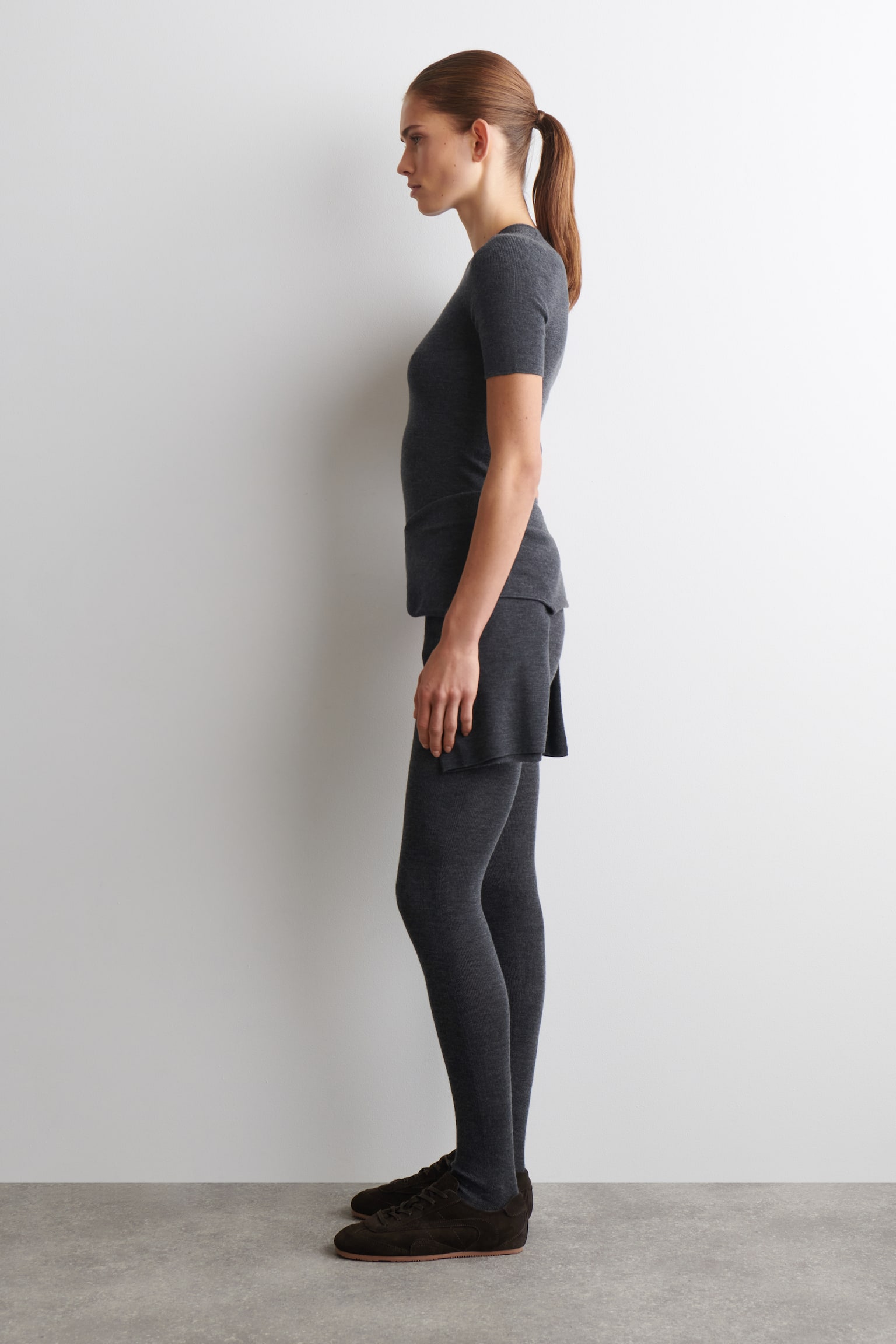 Sømløs t-skjorte i merinoull - Koksgrå mélange/Burgunder mélange/Beige melange - 8