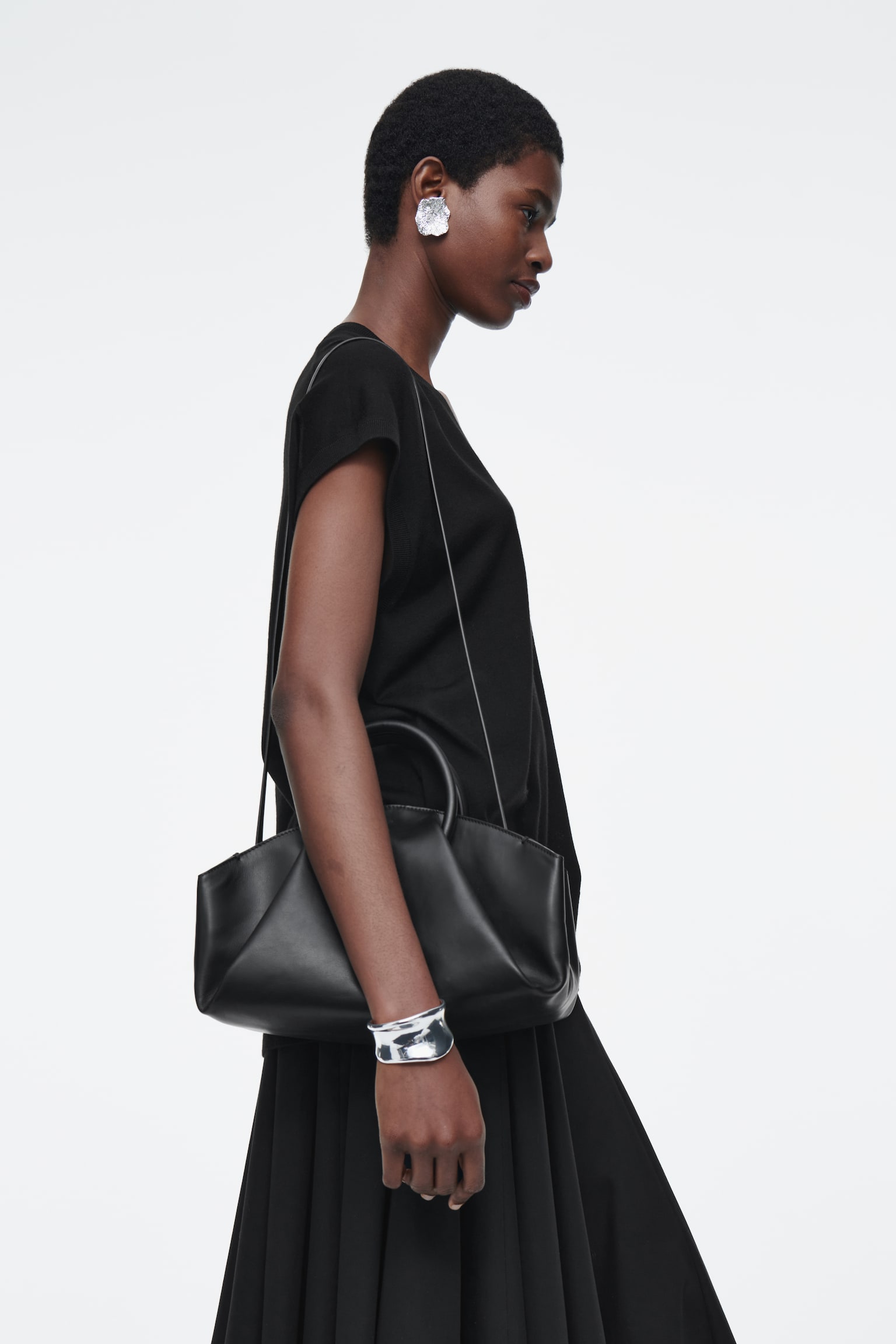 FOLD SHOULDER BAG - LEATHER - BLACK - 1