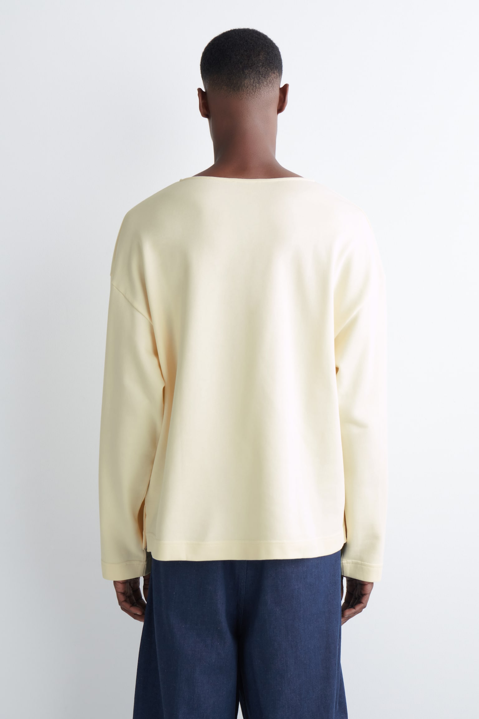 Wijdvallende trui met boothals - Botergeel - 4