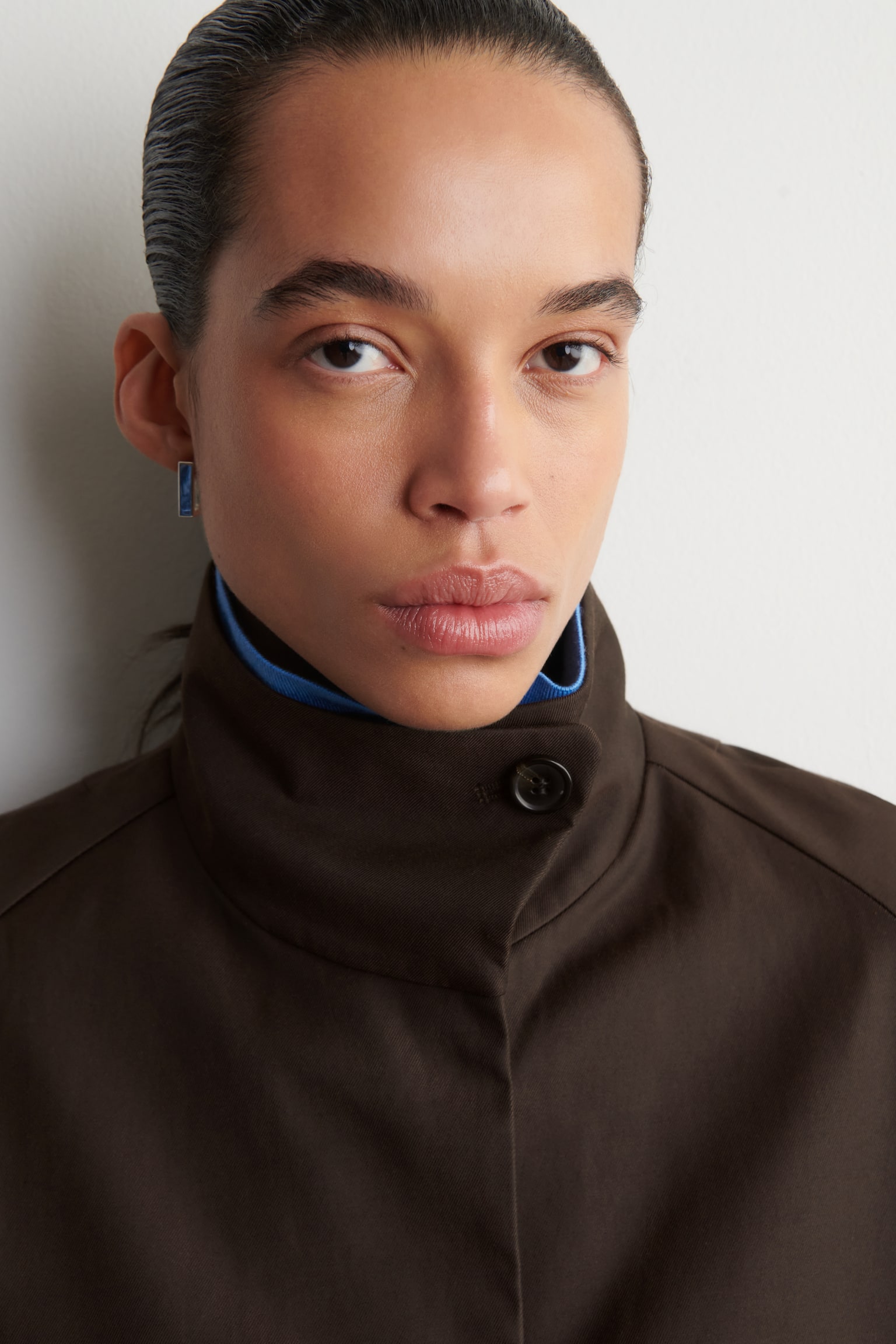 Wijdvallende mantel met opstaande kraag - DONKERBRUIN - 5