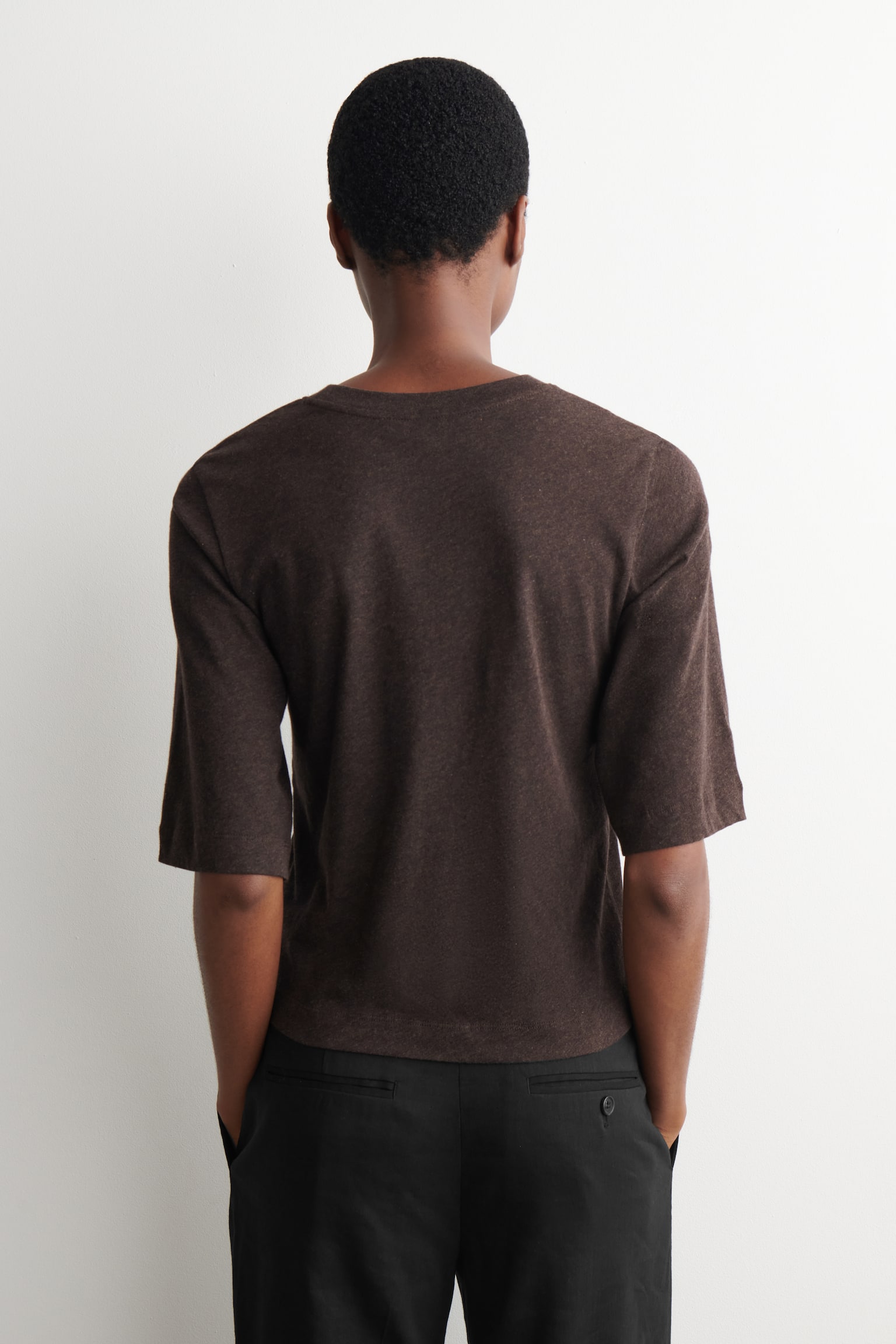 T-SHIRT AUS BAUMWOLLE - DUNKELBRAUN/CREME/WEISS/ROT/GESTREIFT - 7