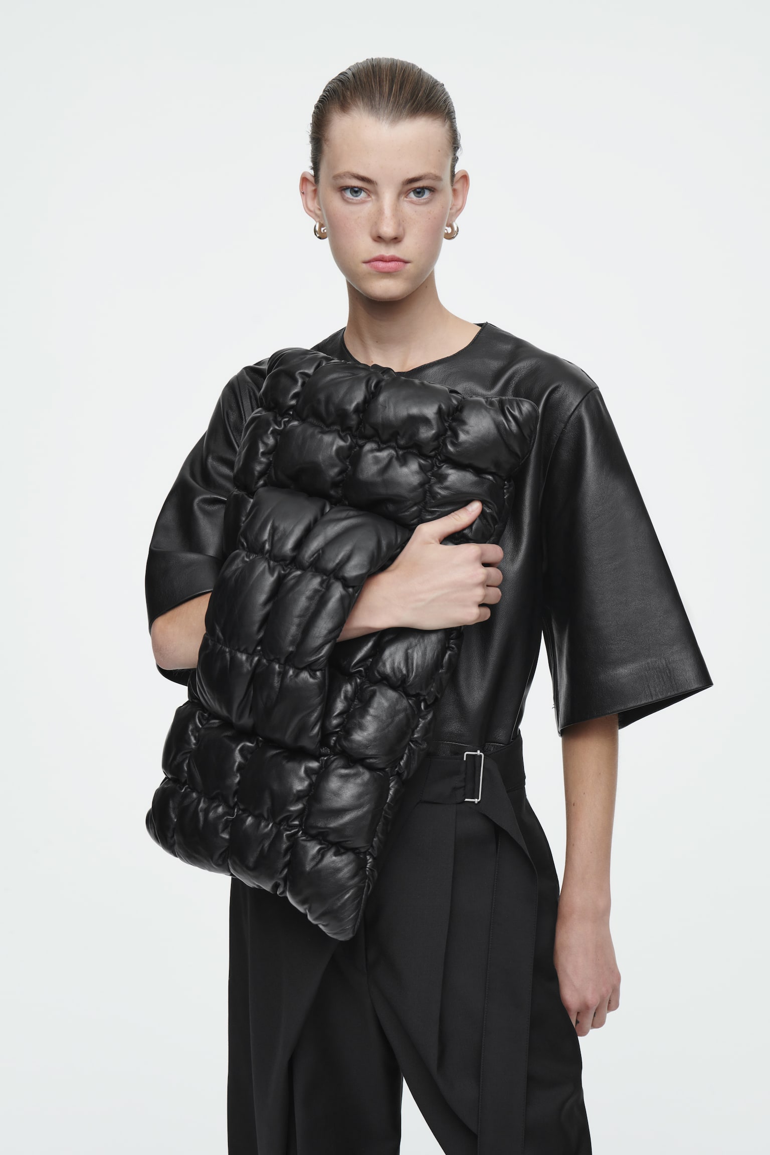 PILLOW OVERSIZED QUILTED CLUTCH - LEATHER - BLACK - 1