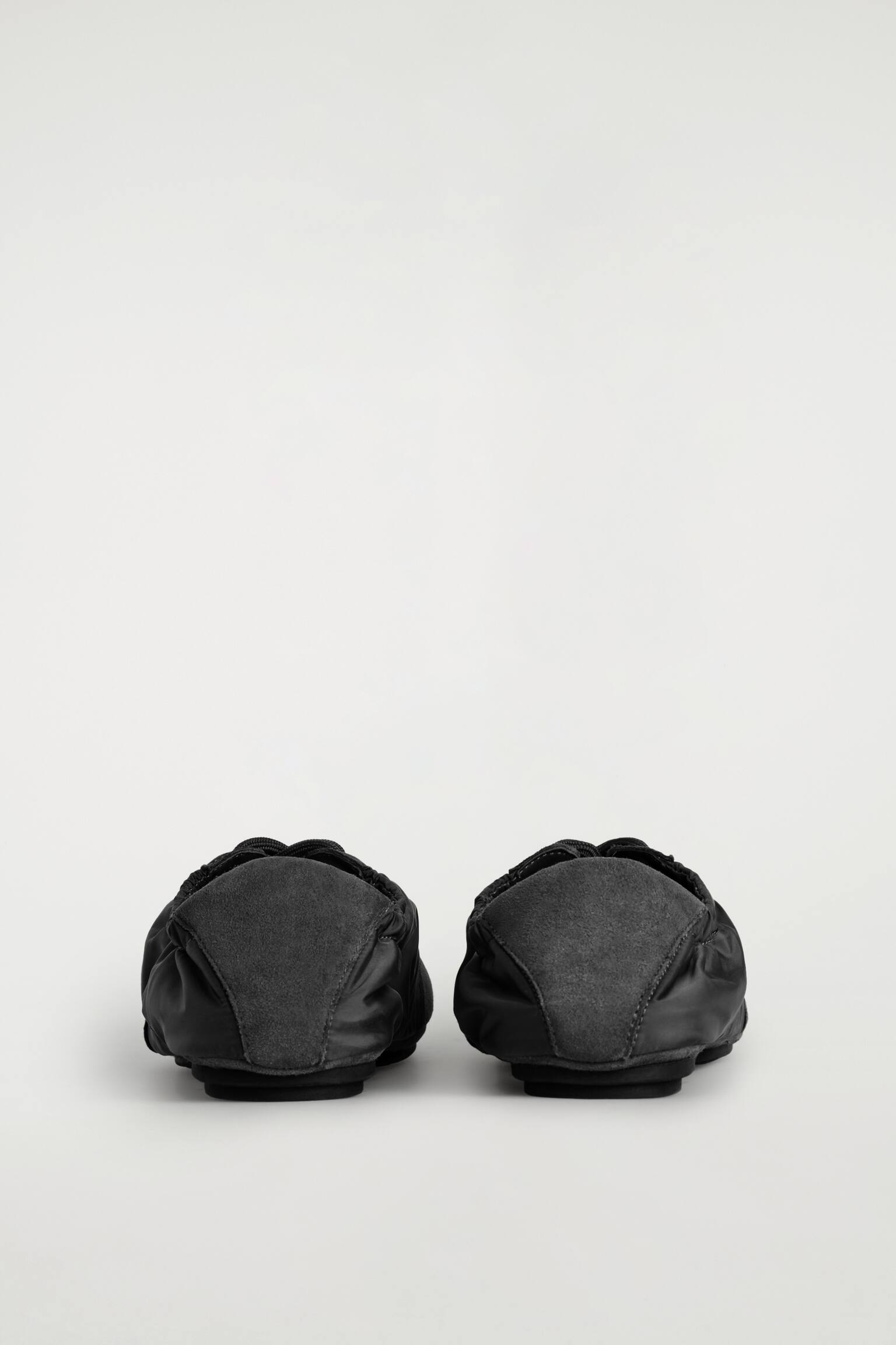 BALLERINAS AUS VELOURSLEDER UND NYLON - SCHWARZ/BORDEAUX - 7
