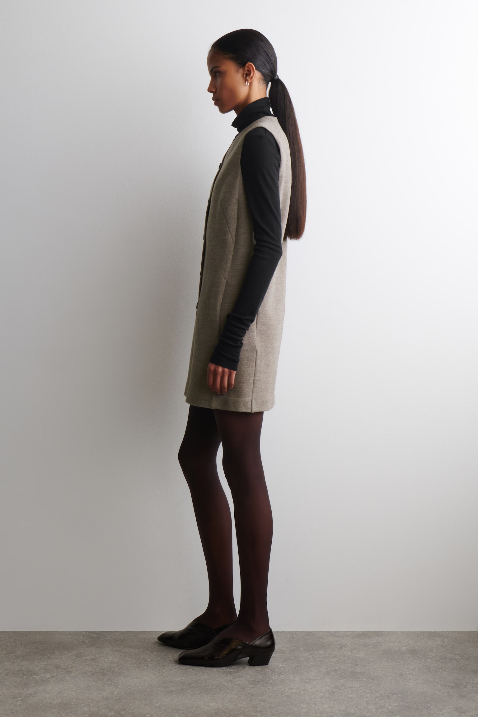 SKIFTEKJOLE I MERINOULD MED KNAPPER - MELERET BEIGE/SORT - 6