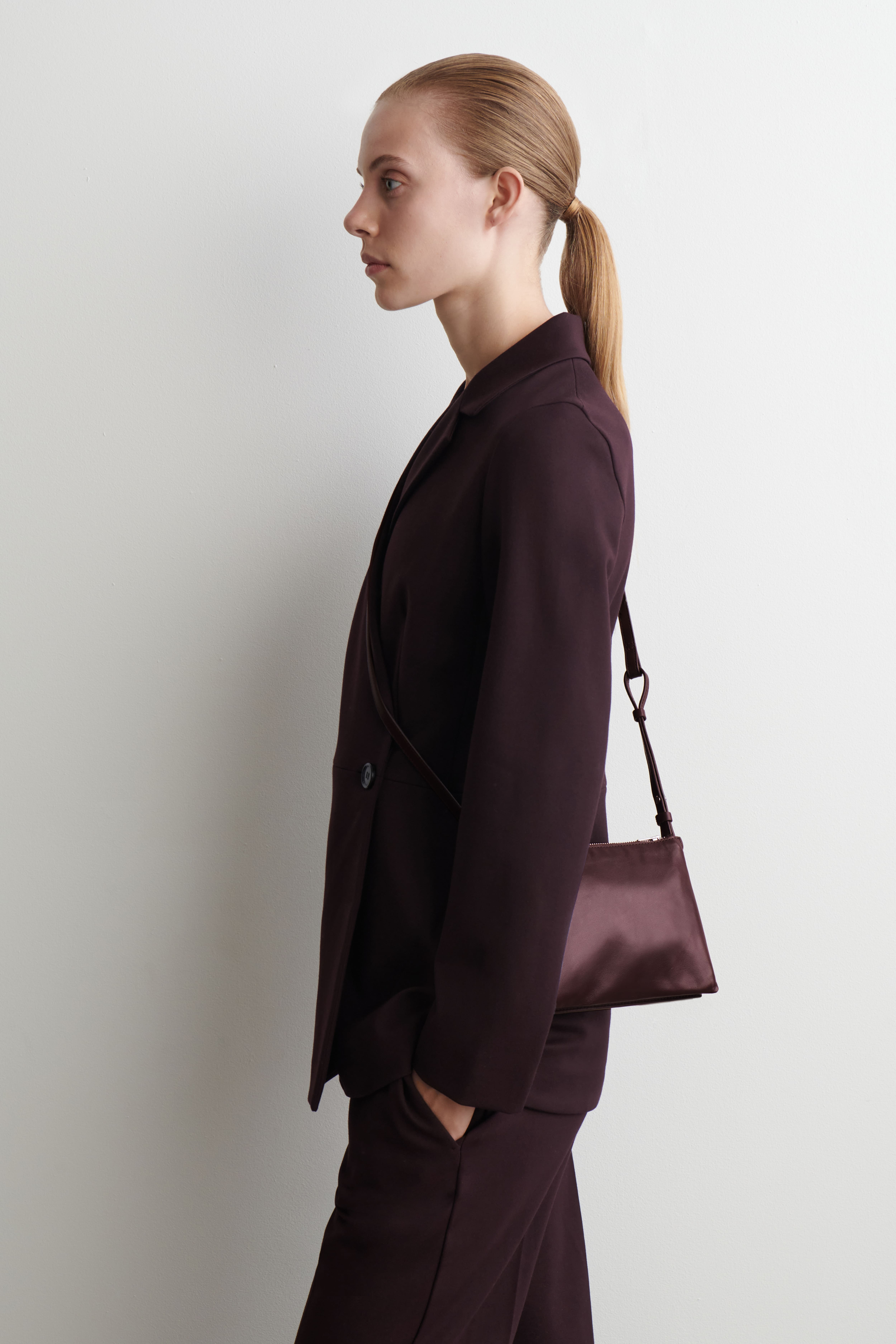 TROVE CROSSBODY BAG - LEATHER - BORDEAUX