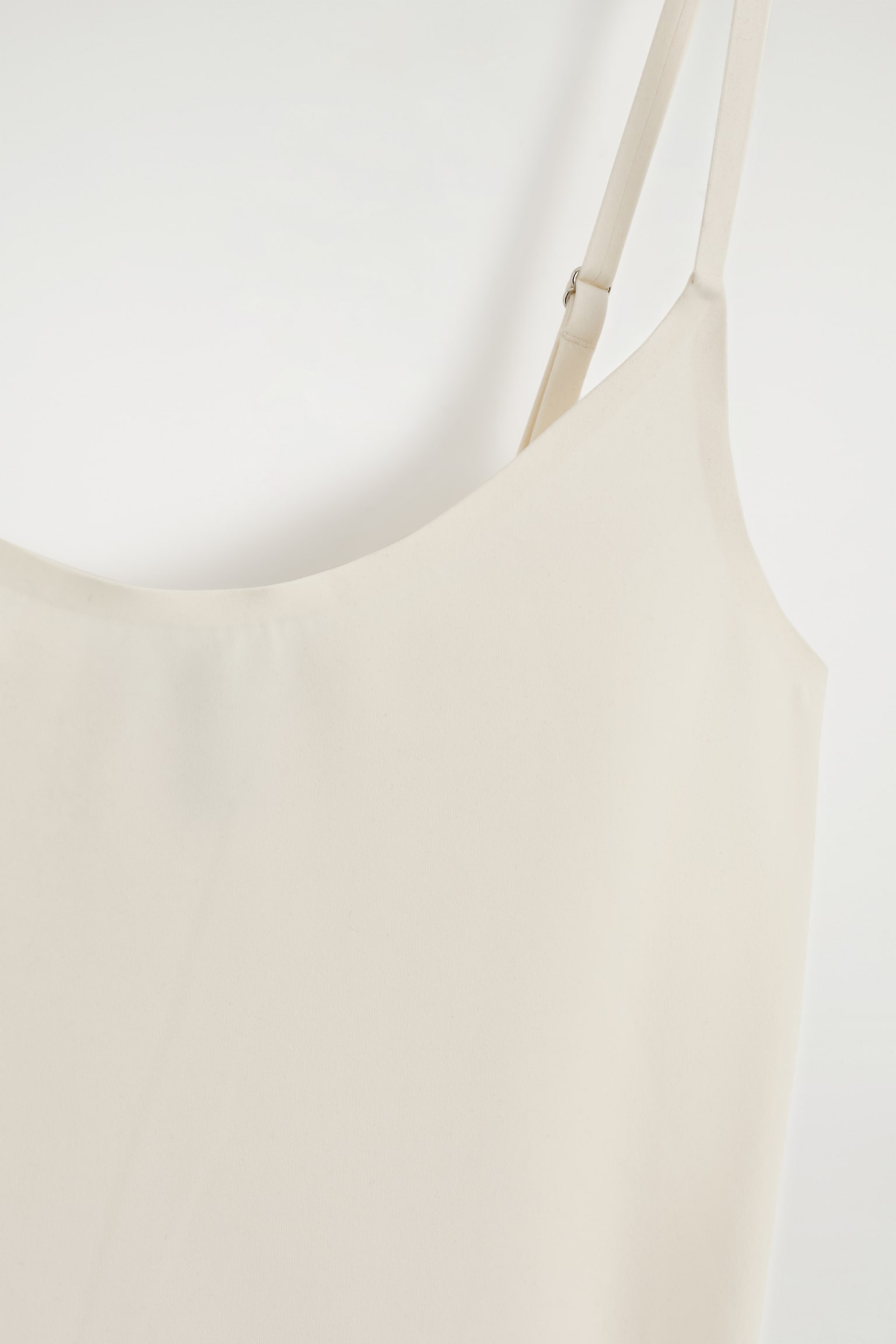 FIGURNÄRA LINNE I MJUK JERSEY - VIT - 4