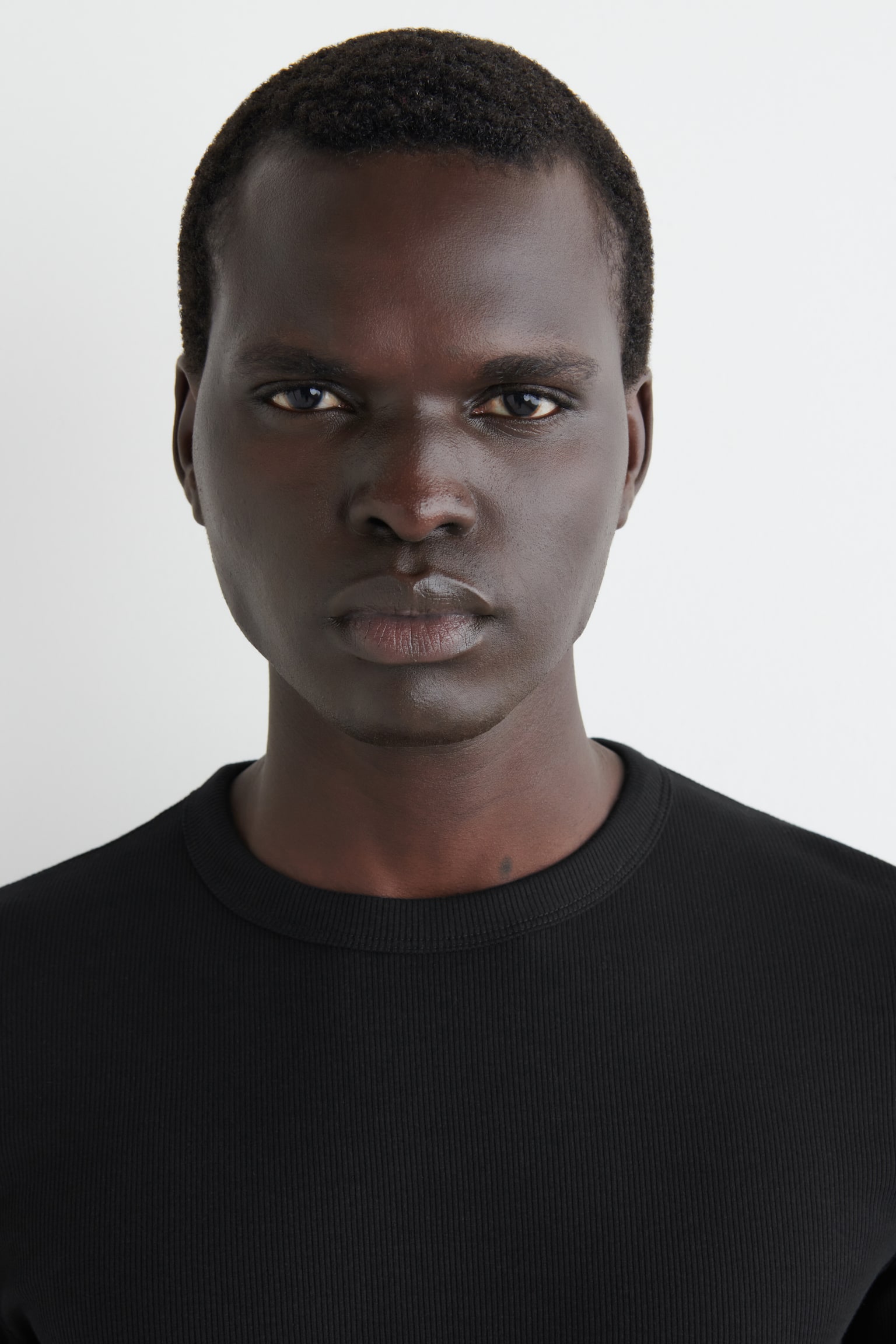 BAWEŁNIANY T-SHIRT O DOPASOWANYM KROJU - CZARNY/BIAŁY/CIEMNOSZARY MELANŻ/CIEMNOSZARY MELANŻ - 7