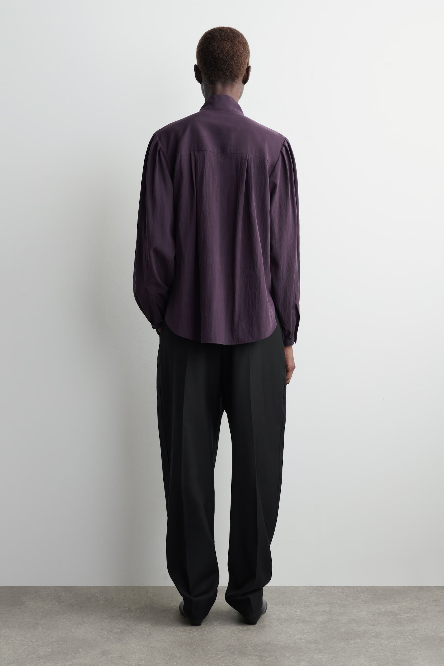 FLIESSENDE BLUSE MIT SCHALDETAIL - VIOLETT - 4