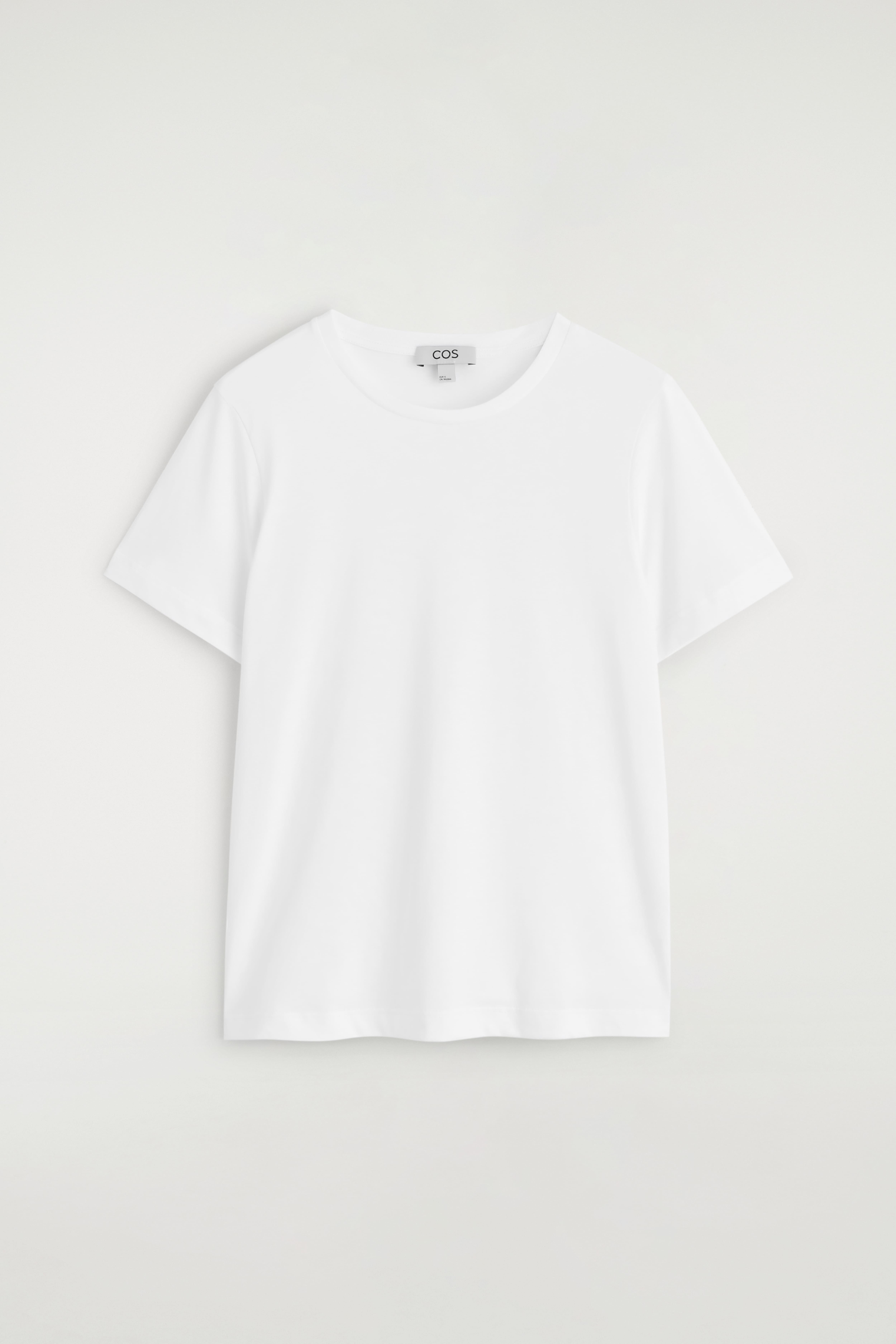 BAVLNĚNÉ TRIČKO S KULATÝM VÝSTŘIHEM - BÍLÁ/ČERNÁ