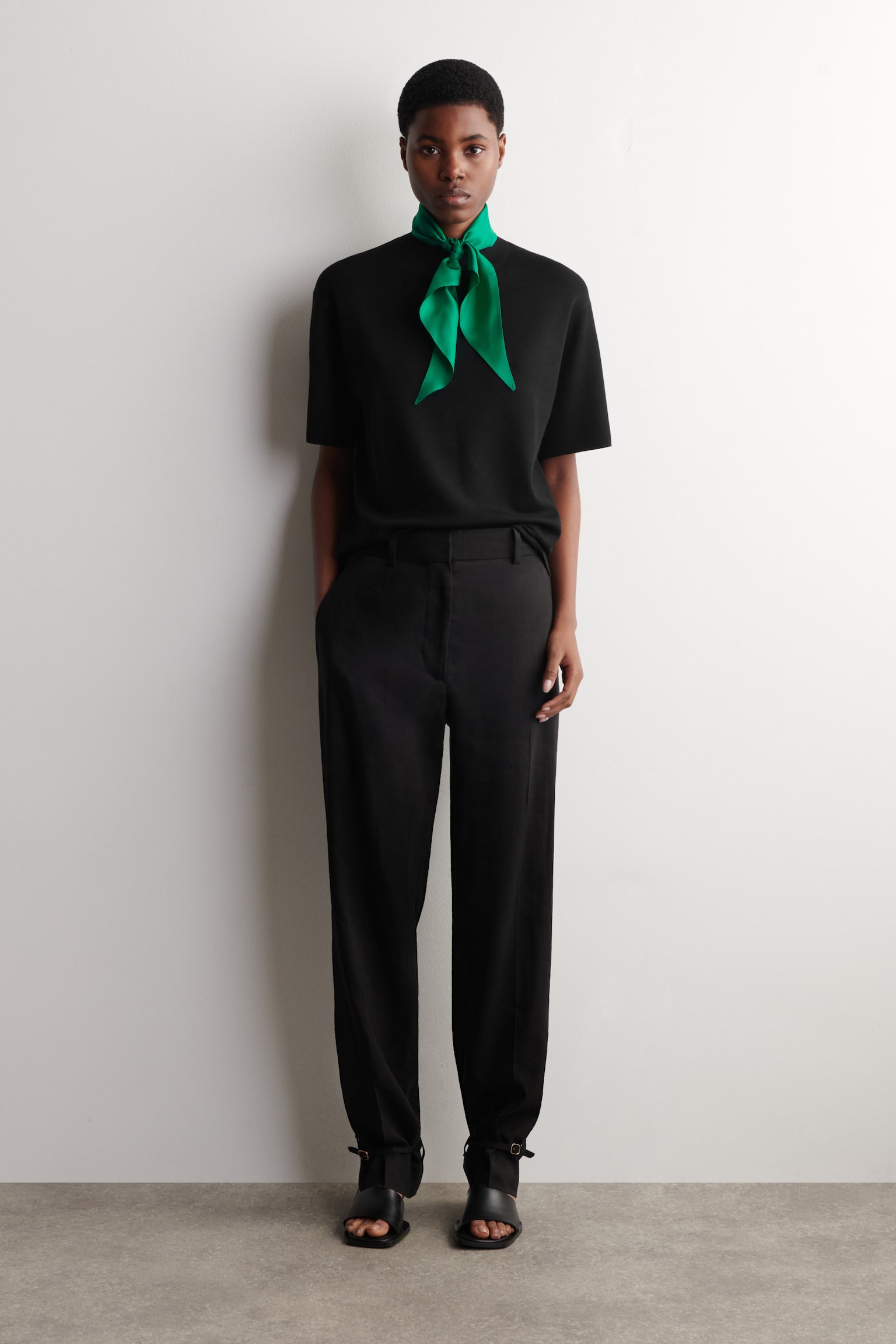 T-SHIRT AUS MERINOWOLLE MIT SCHALDETAIL - BLACK / GREEN/ELFENBEIN/SCHOKOLADENBRAUN - 3