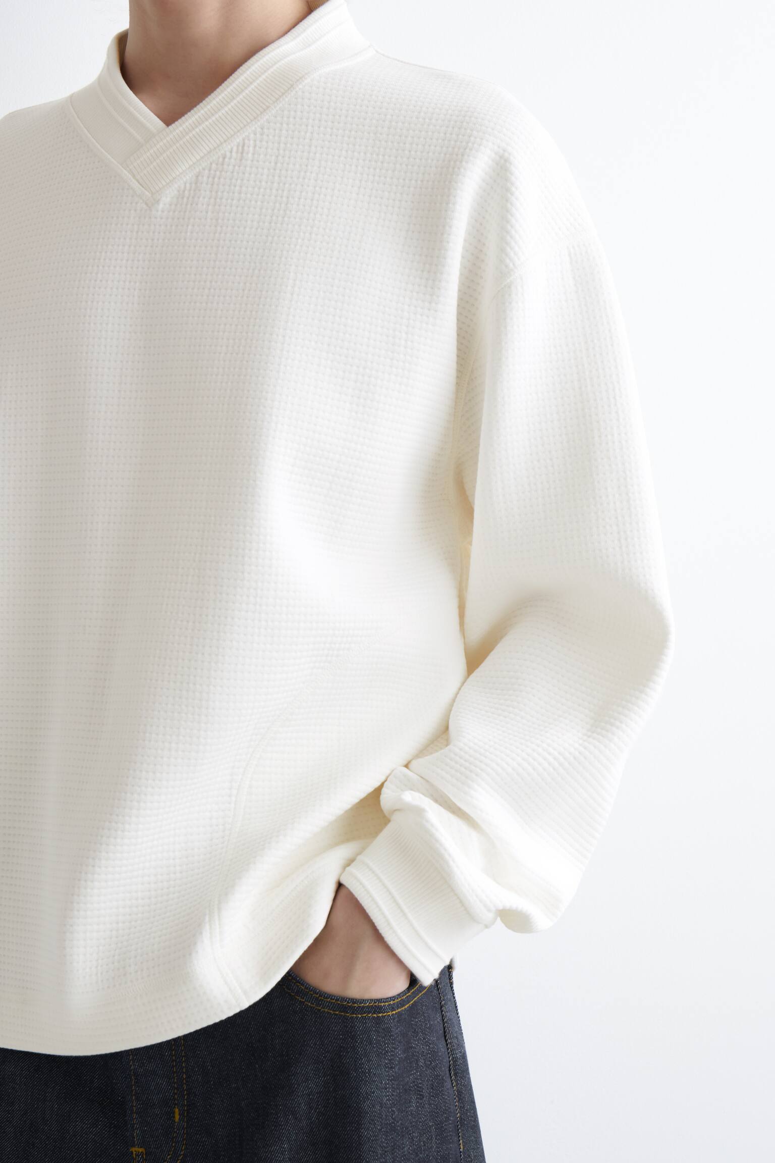 ΦΟΥΤΕΡ V-NECK ΑΠΟ ΒΑΜΒΑΚΙ WAFFLE - WHITE - 3
