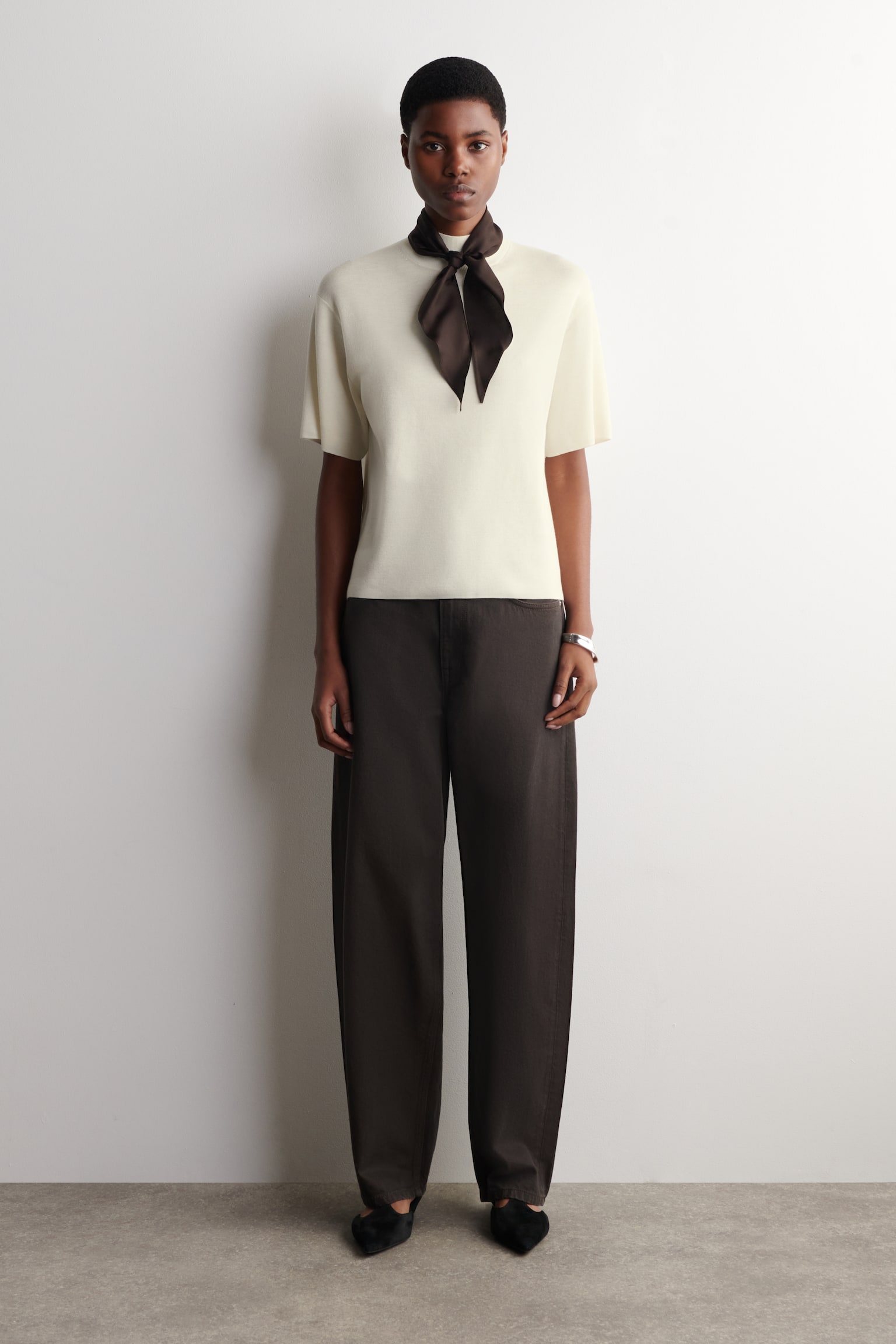 T-SHIRT AUS MERINOWOLLE MIT SCHALDETAIL - ELFENBEIN/SCHOKOLADENBRAUN/BLACK / GREEN - 5