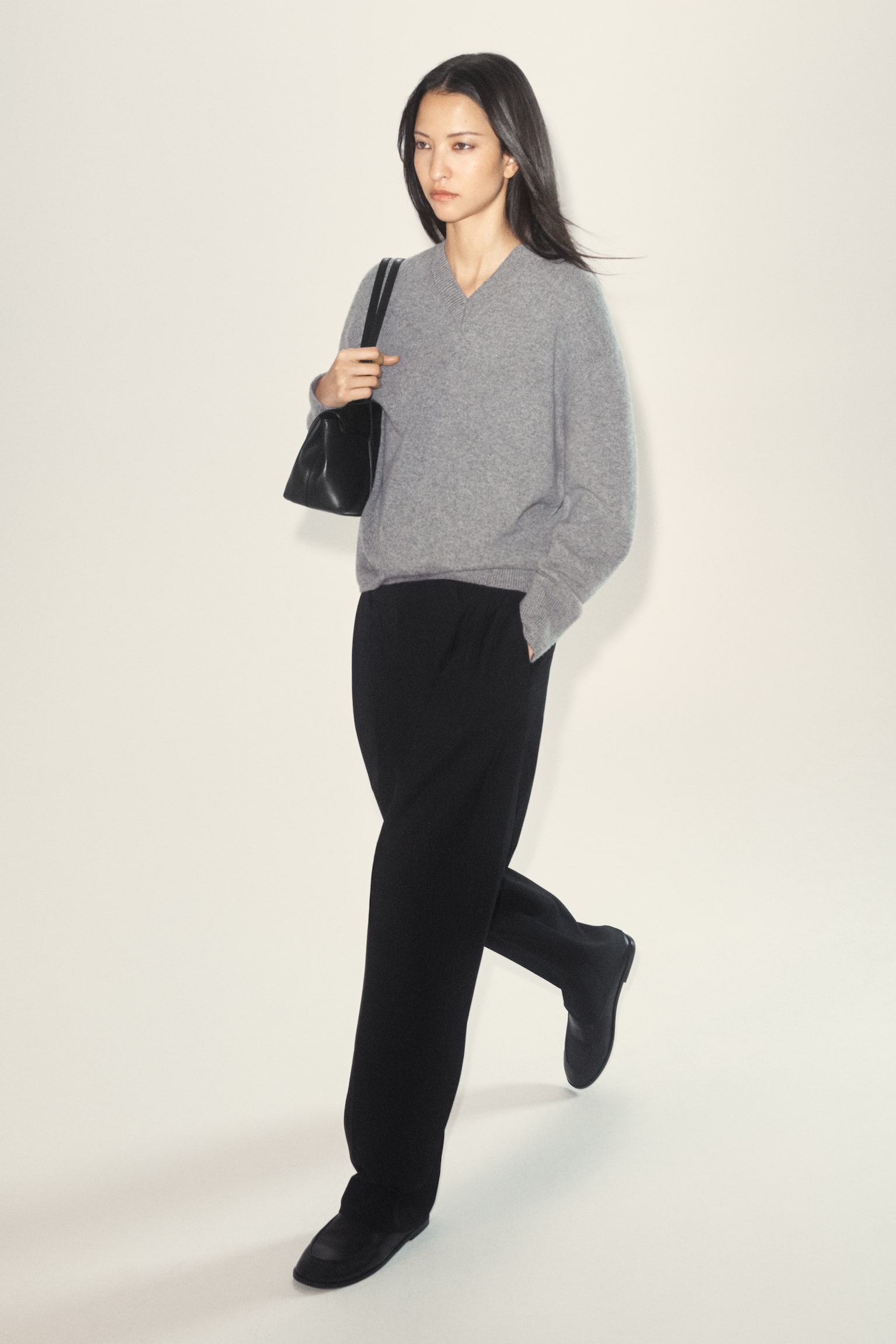 SCHMAL ZULAUFENDE HOSE AUS WOLL-MIX MIT FALTEN - SCHWARZ - 7