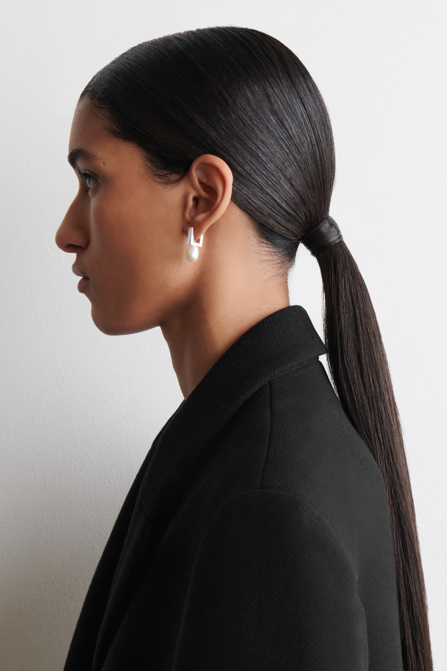 UNTERSCHIEDLICH GESTALTETET OHRRINGE MIT PERLEN - SILBER - 4