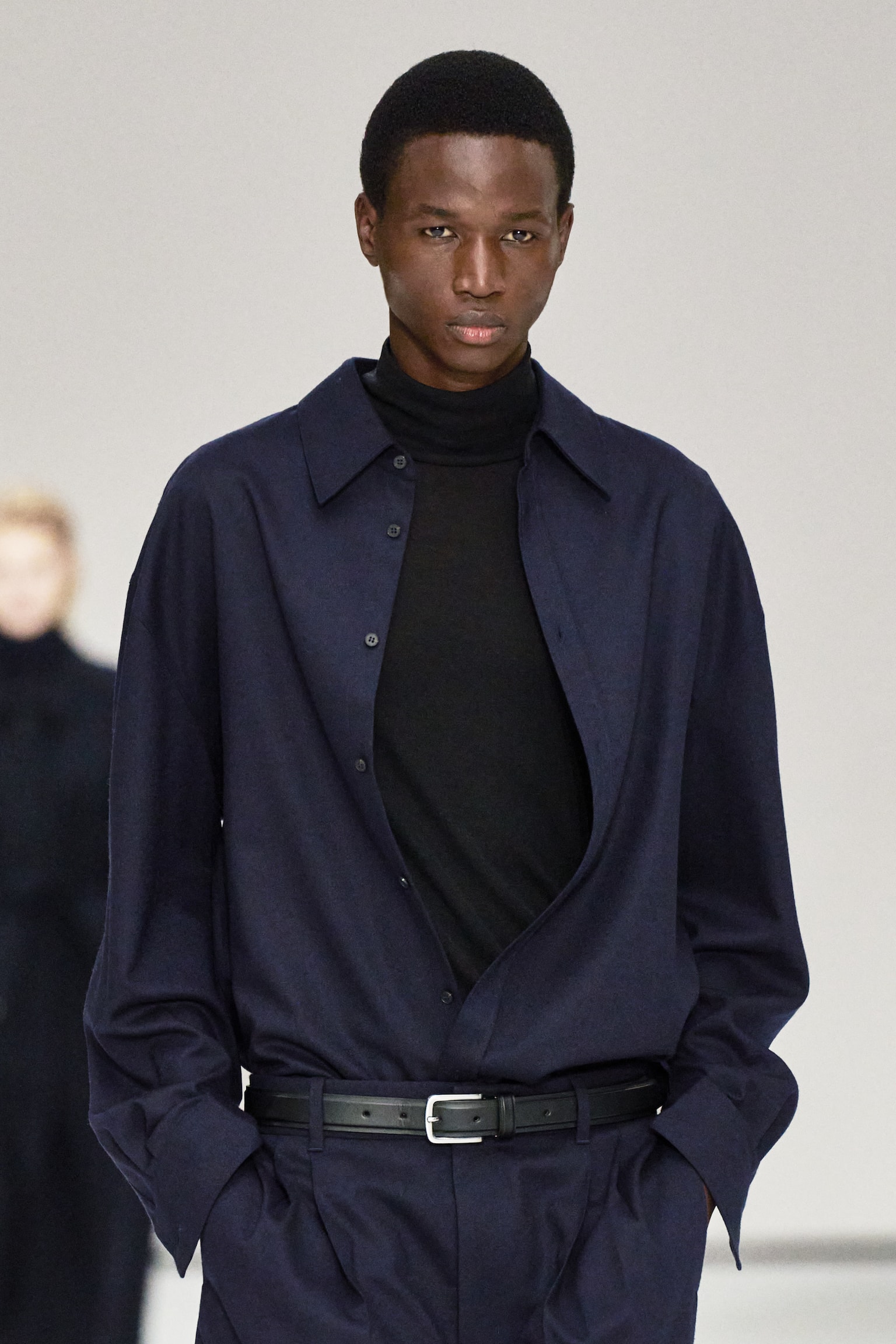 SCHMALES ROLLKRAGENOBERTEIL AUS WOLL-JERSEY - SCHWARZ/DUNKELBRAUN/Dunkelgrau - 7