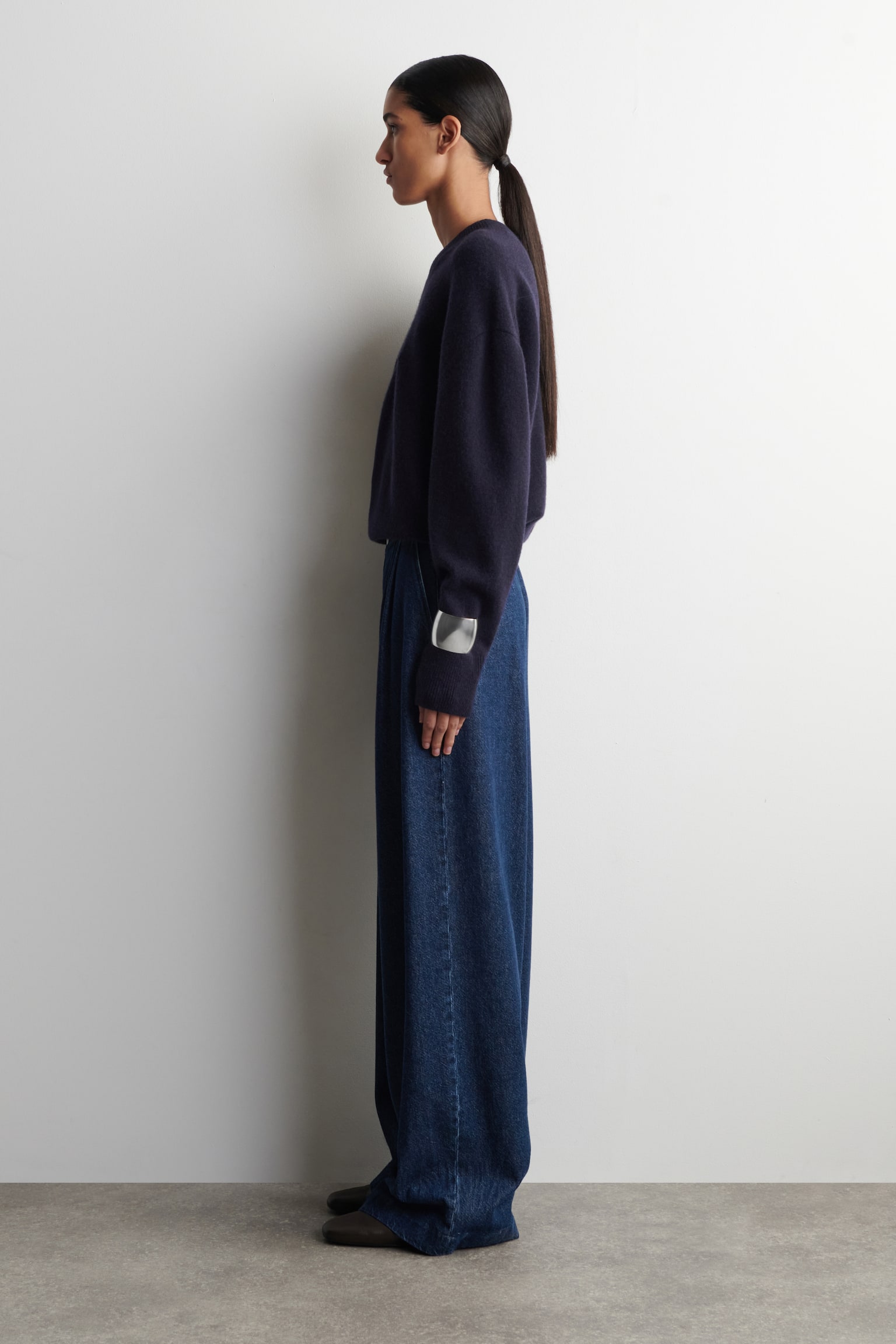 ПЛИСИРАНИ ДЕНИМ ПАНТАЛОНИ С ШИРОК КРАЧОЛ - ТЪМНО МОРСКО СИНЬО/КРЕМ - 9