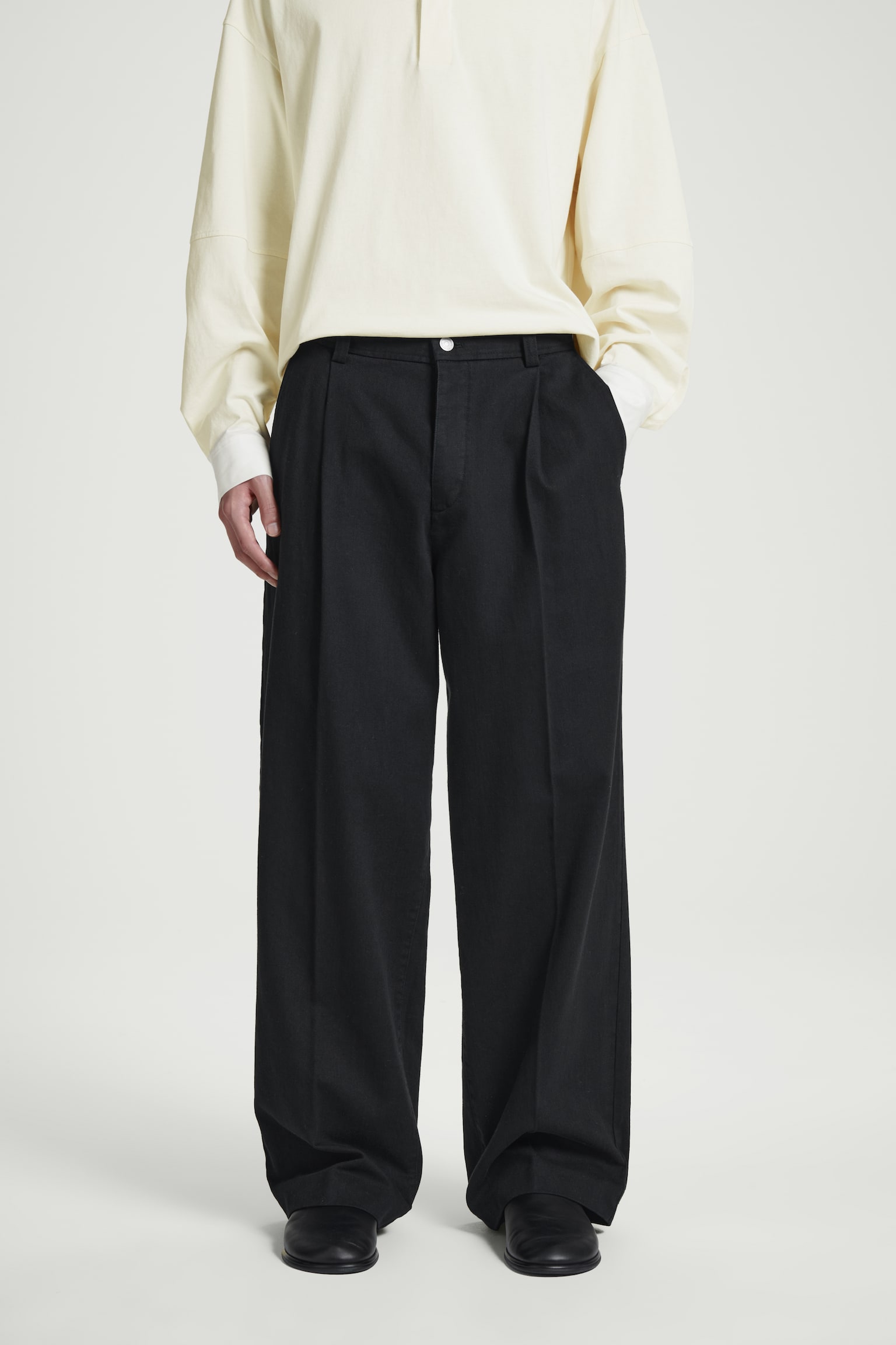 PLEATED WIDE-LEG DENIM TROUSERS - BLACK/WHITE - 5