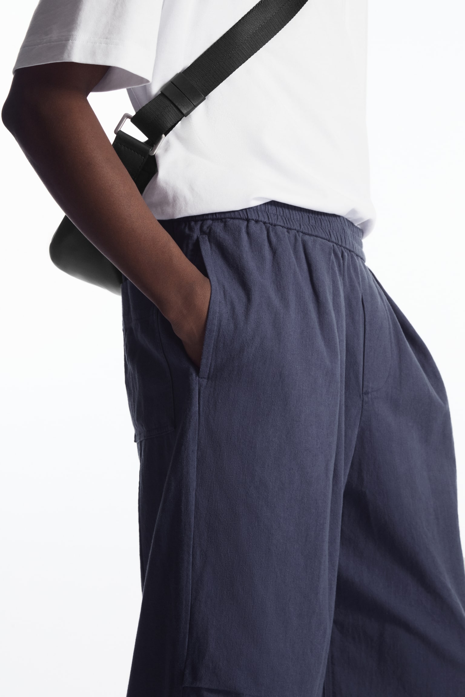 PLEATED WIDE-LEG CHAMBRAY TROUSERS - NAVY/BLACK - 7