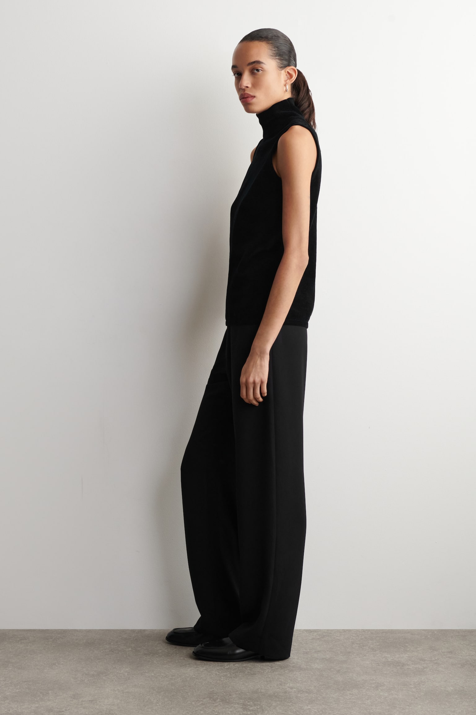 PULLUNDER AUS CHENILLE MIT STEHKRAGEN - SCHWARZ - 4