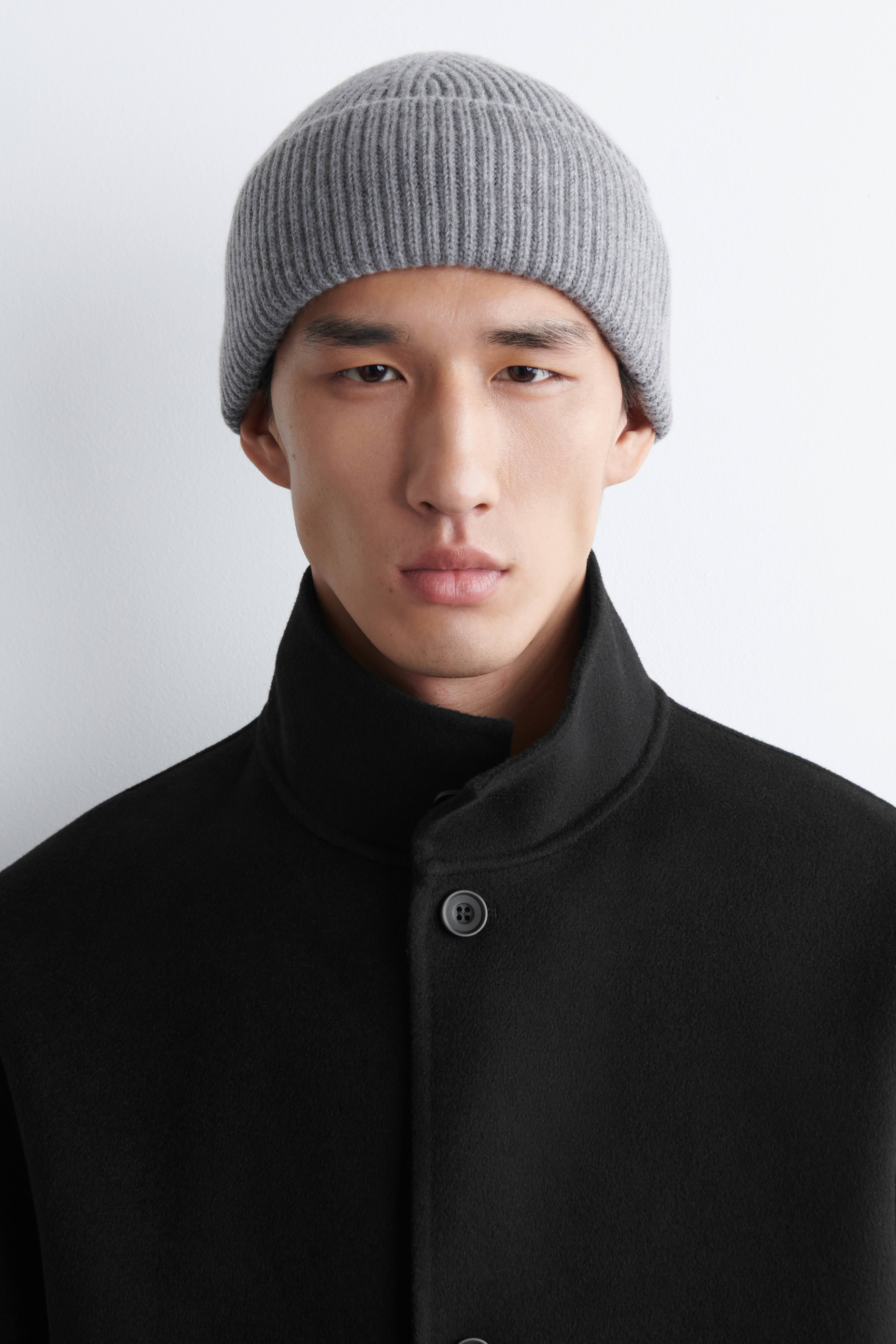 GERIPPTE BEANIE AUS WOLLE - GRAU