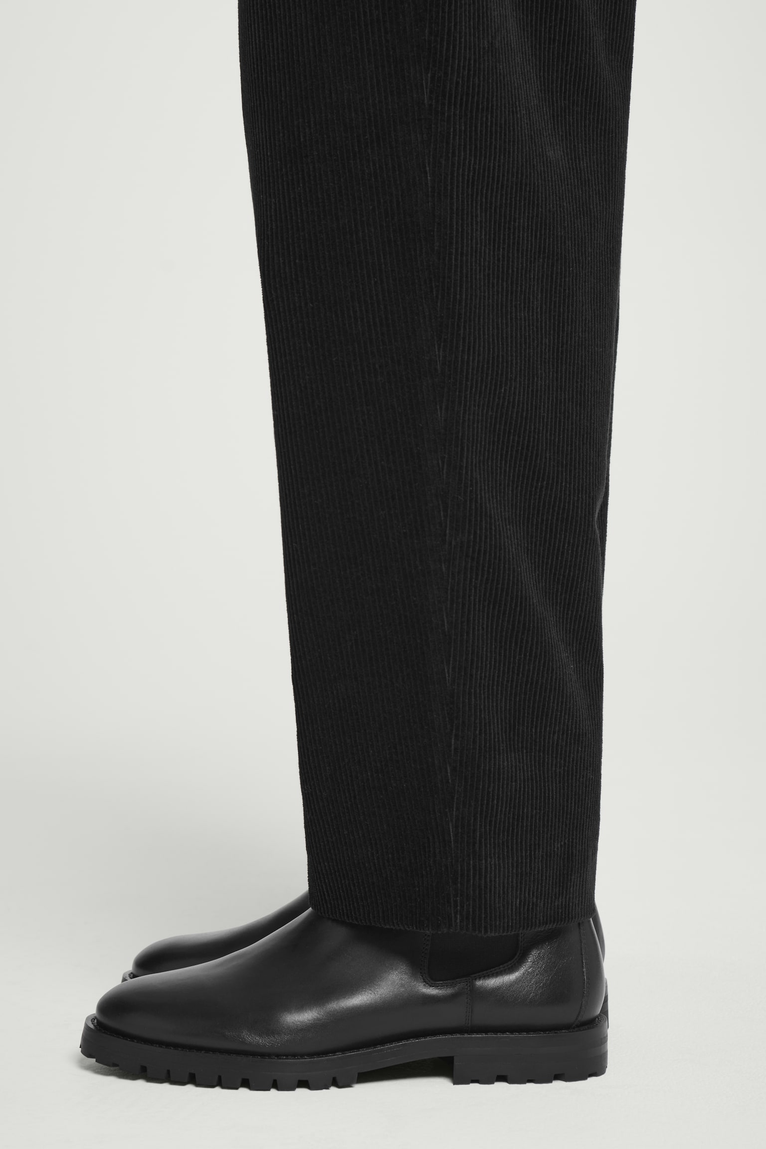 LEATHER CHELSEA BOOTS - BLACK - 3