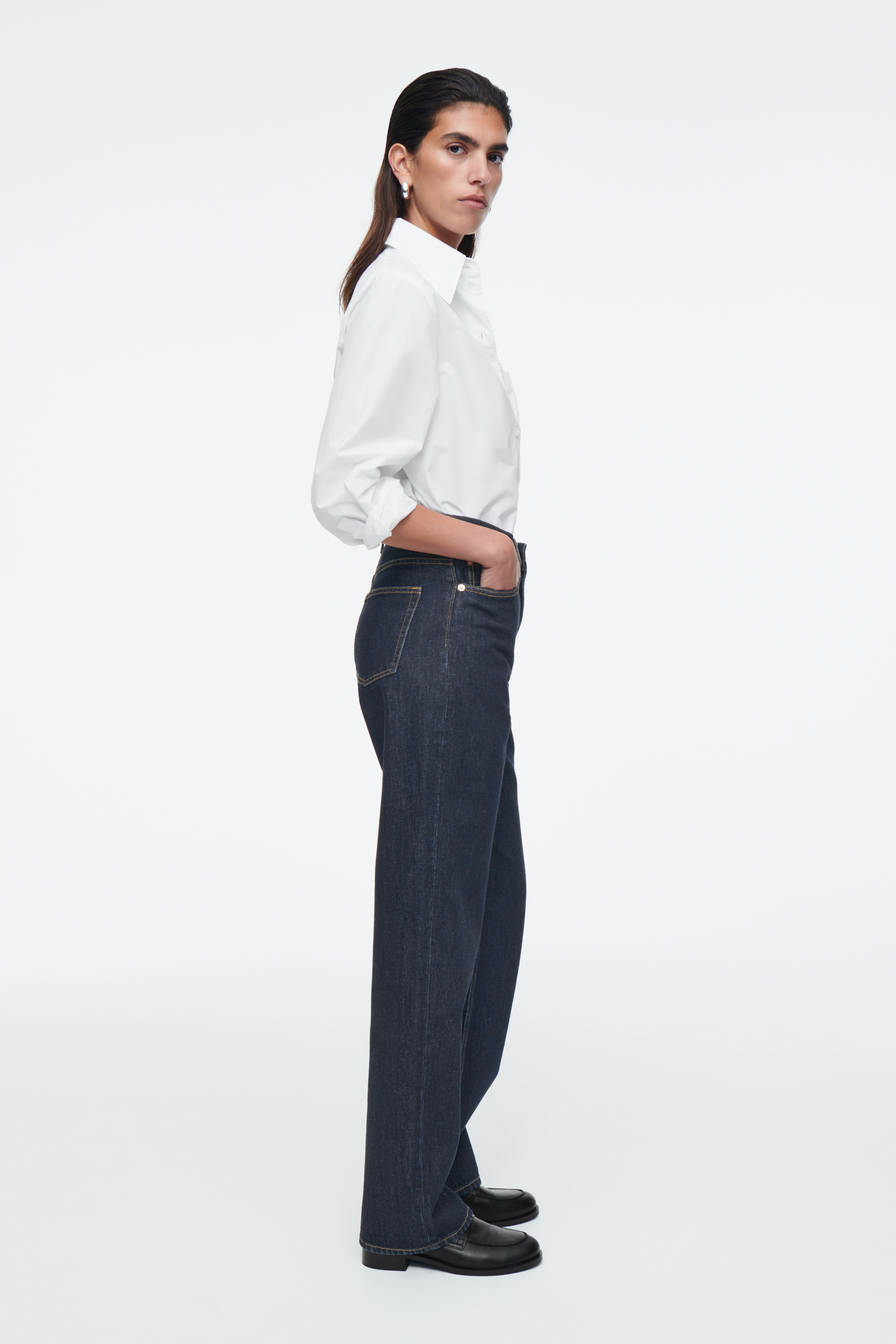 HM COLUMN JEANS – GERADES BEIN