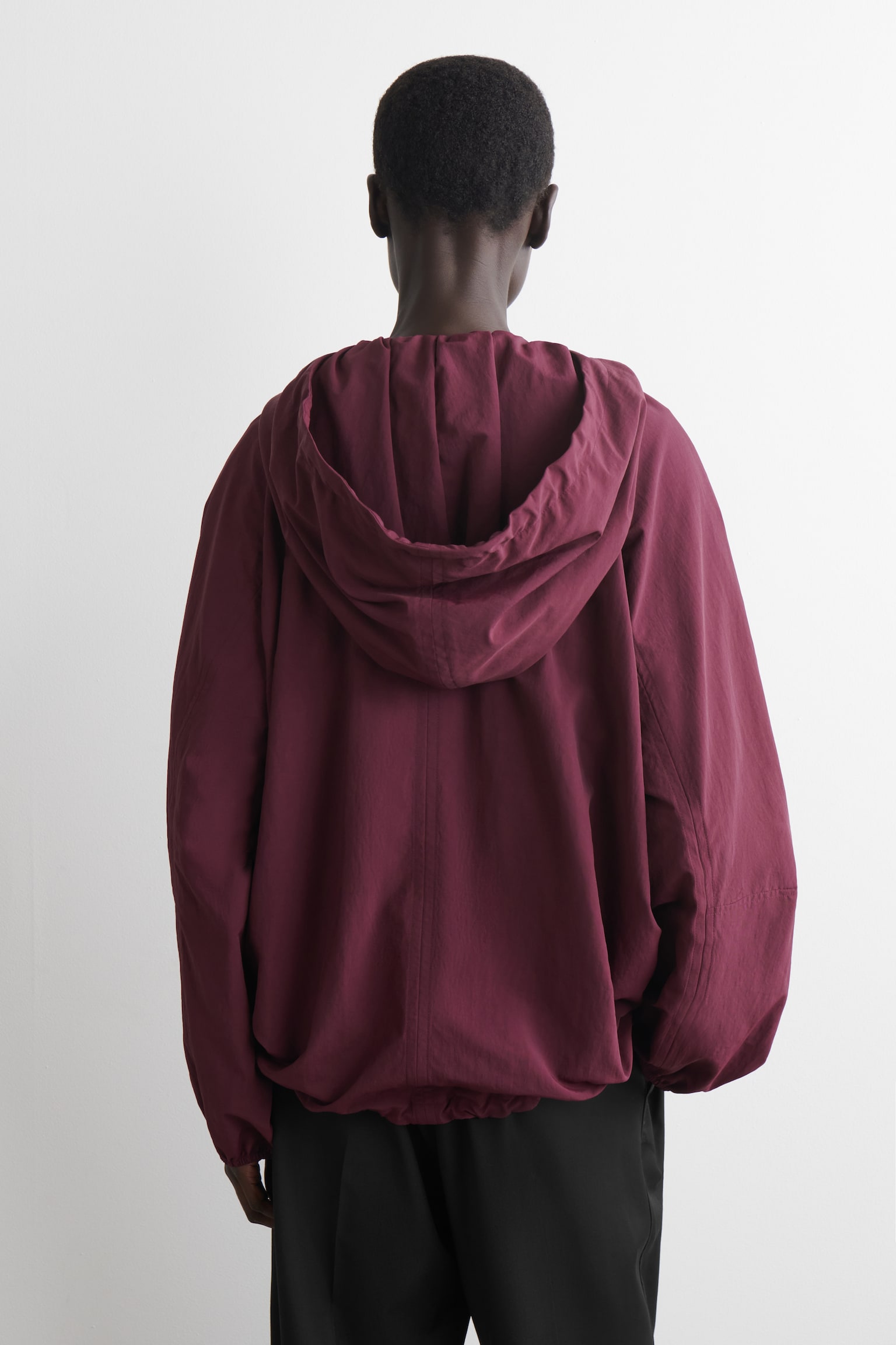 Teknisk parkas med hette - Mørkerød - 5