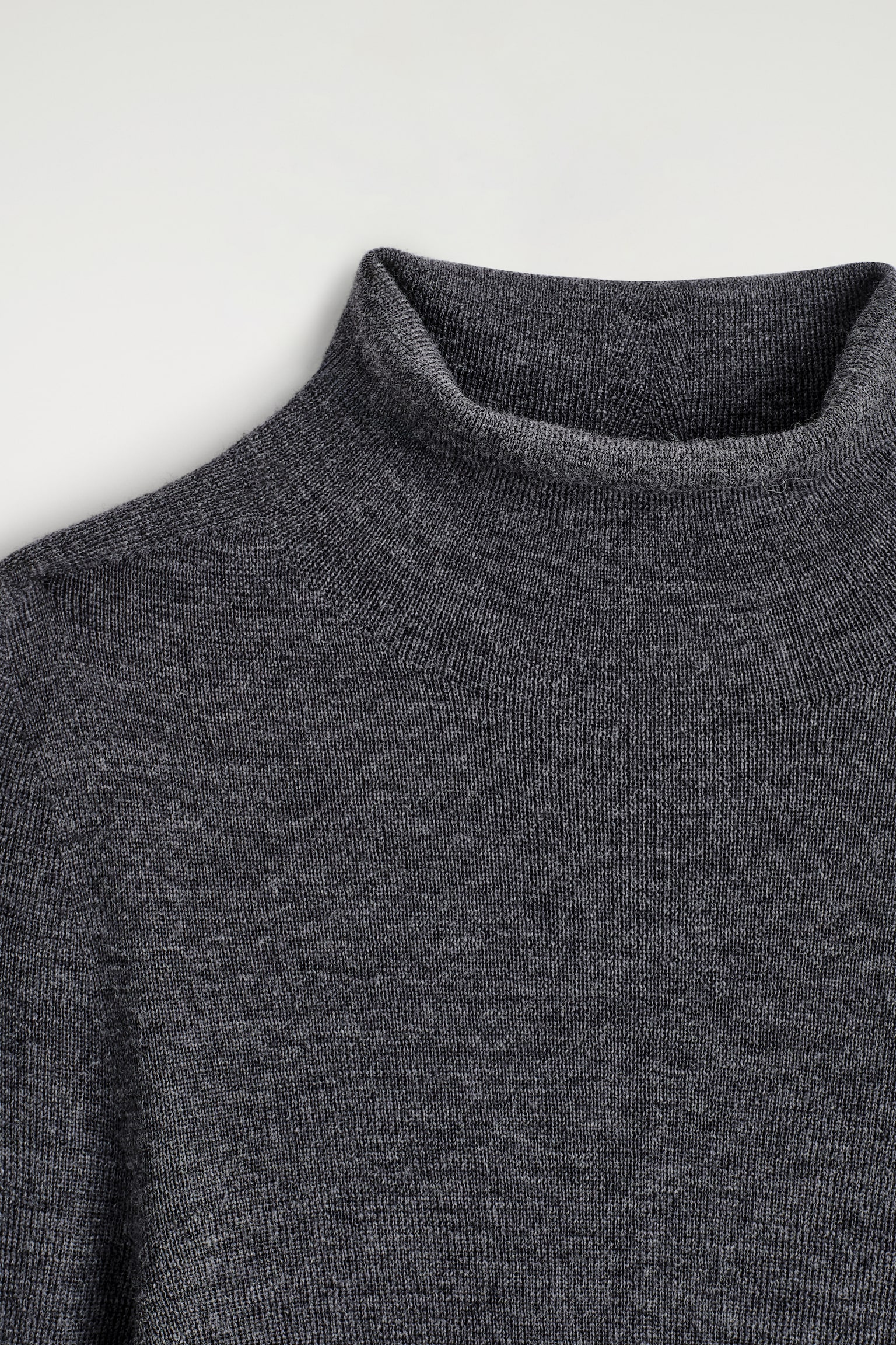 VARROTT NÉLKÜLI, GYAPJÚ, MAGAS NYAKÚ, HOSSZÚ UJJÚ FELSŐ - SZÉN SZÜRKE MELÍR - 8