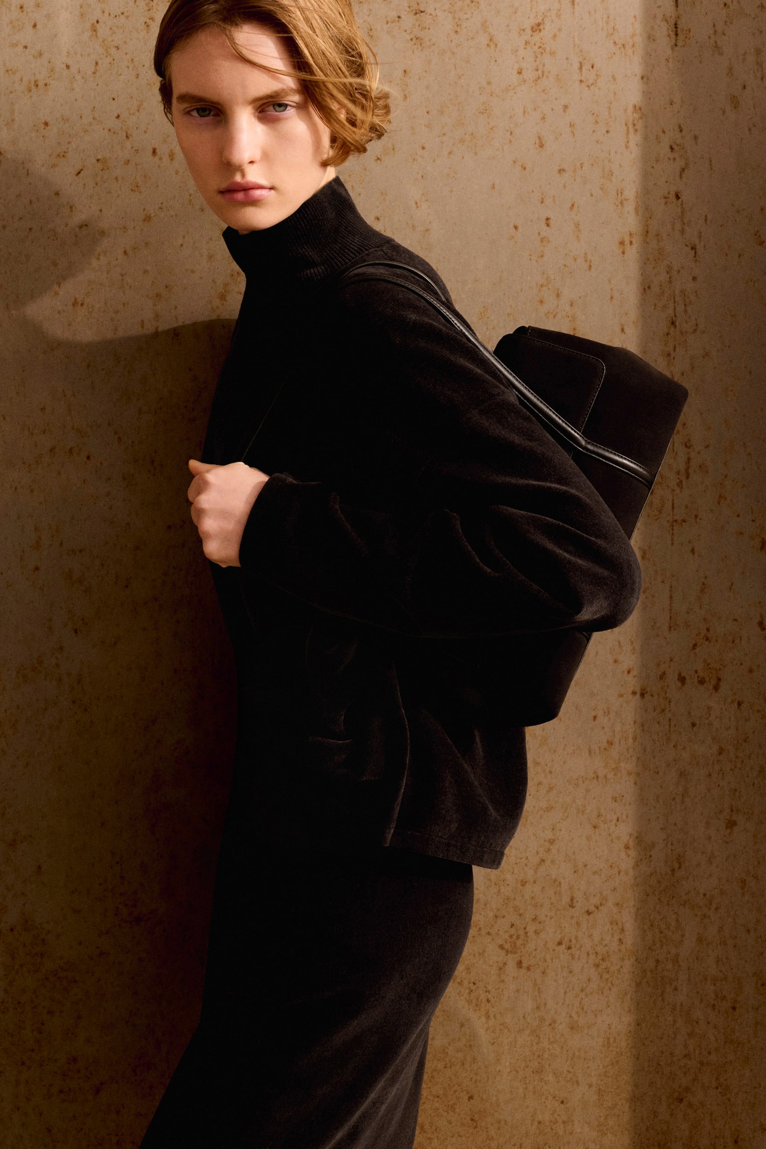 CHENILLE FUNNEL-NECK JUMPER - HNĚDÁ/CAMEL - 4