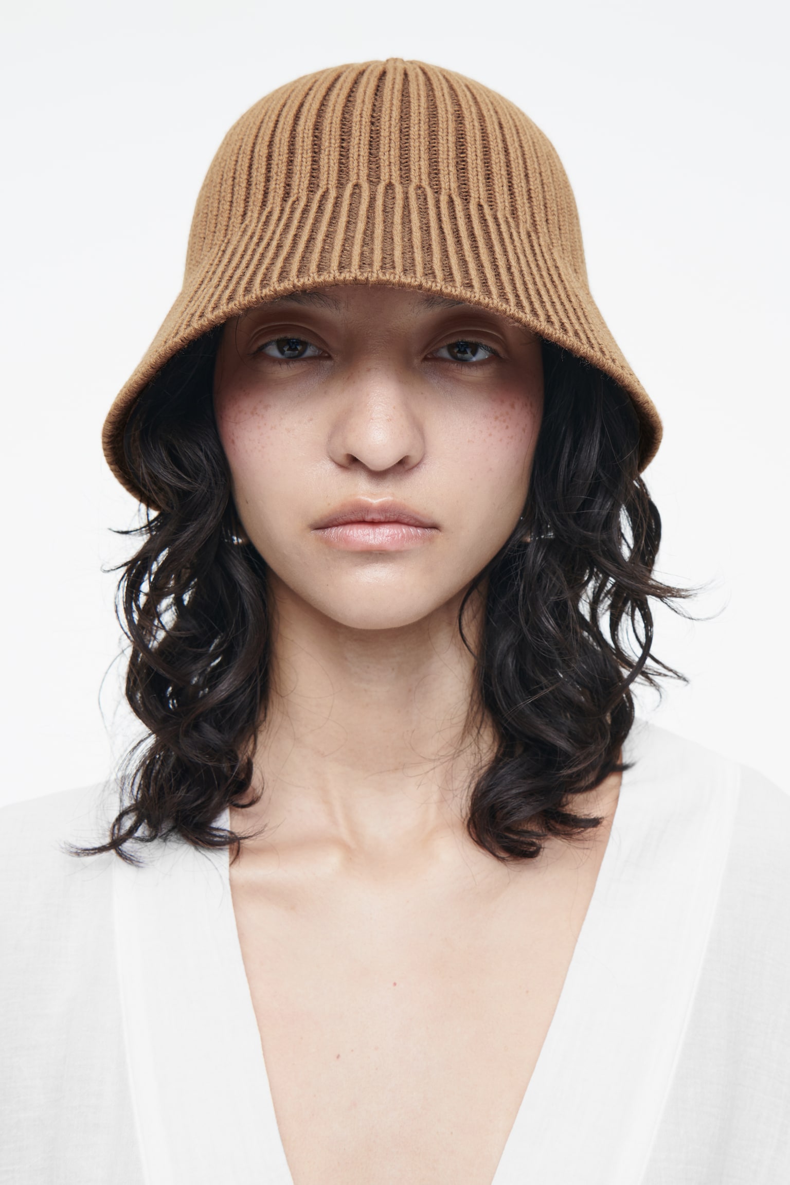 RIBBED-KNIT BUCKET HAT - BEIGE/BLACK - 1