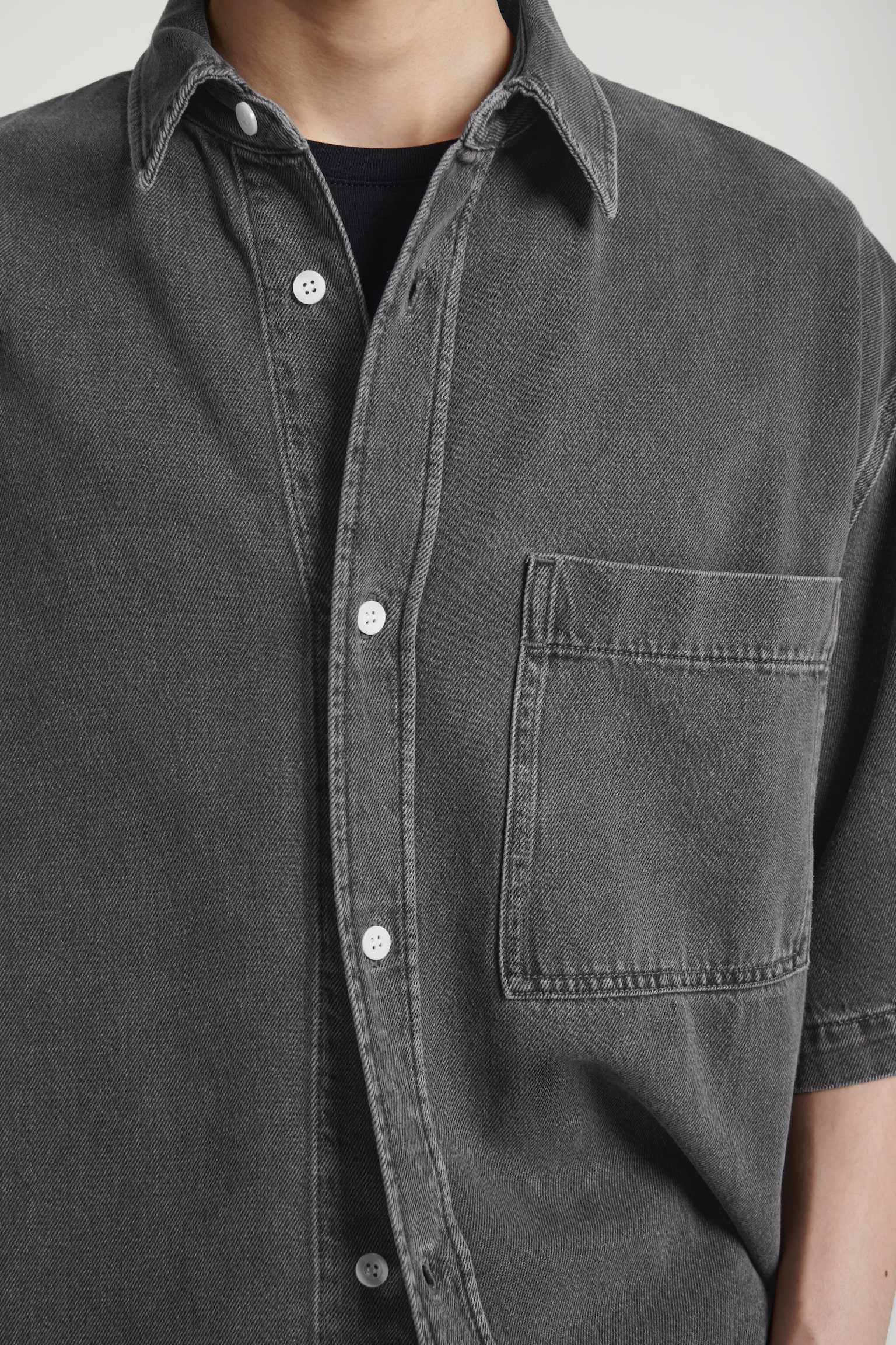 OVERSIZED SHORT-SLEEVED DENIM SHIRT - WASHED BLACK - 7