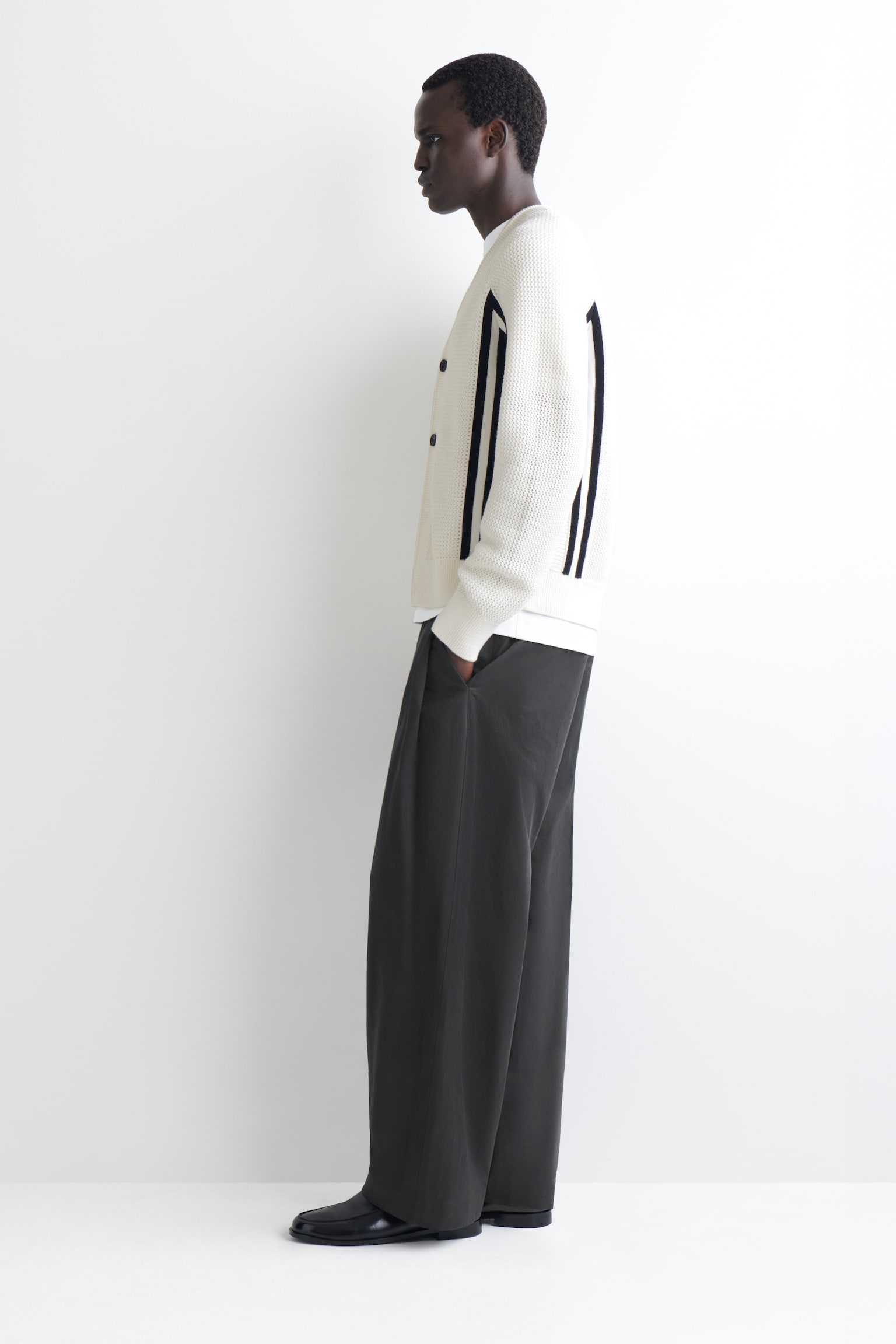 STRIPET ÅPENSTRIKKET BOMULLCARDIGAN - Hvit / Svart - 8