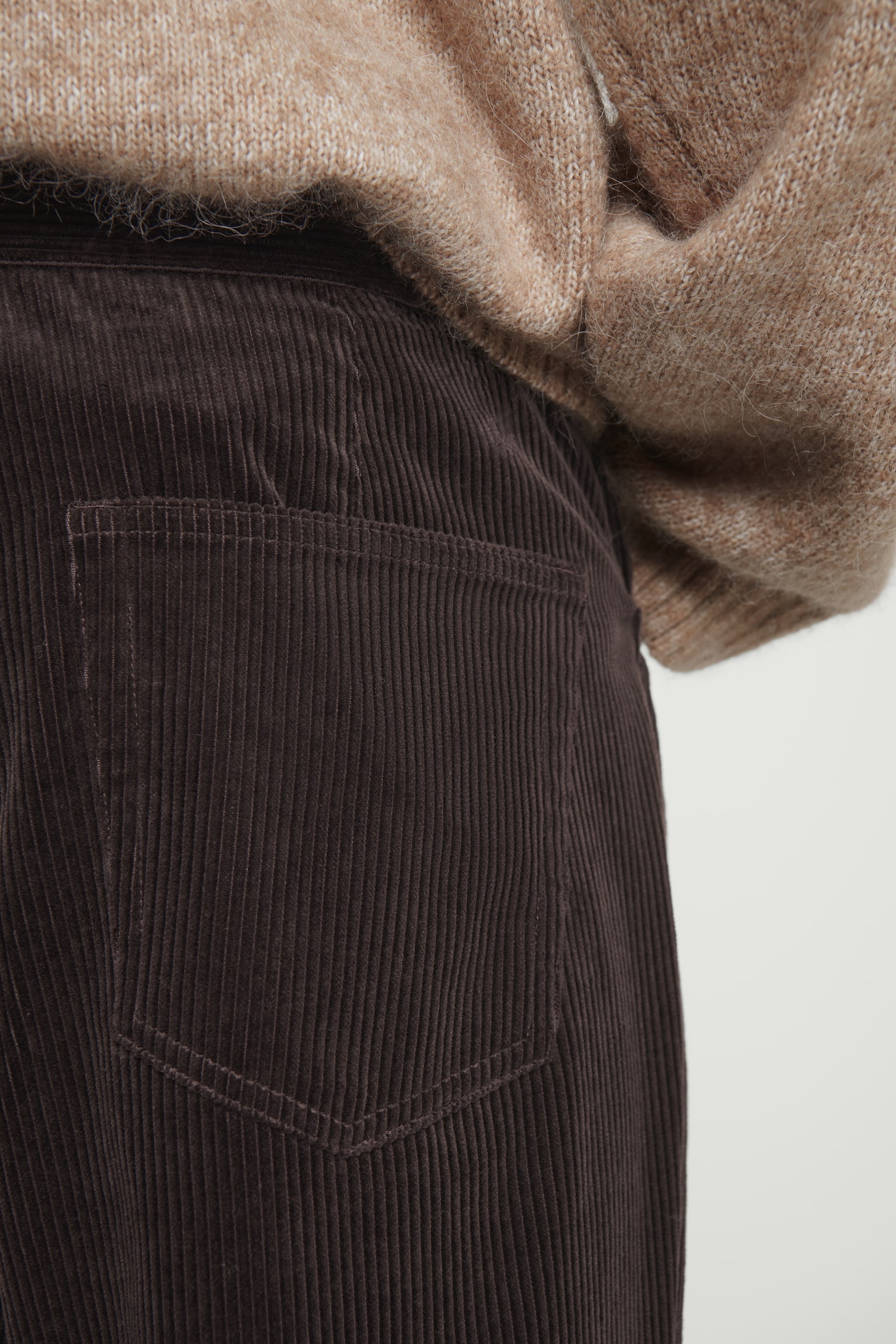 SIGNATURE CORDUROY STRAIGHT-LEG JEANS - DARK BROWN/BLACK - 7