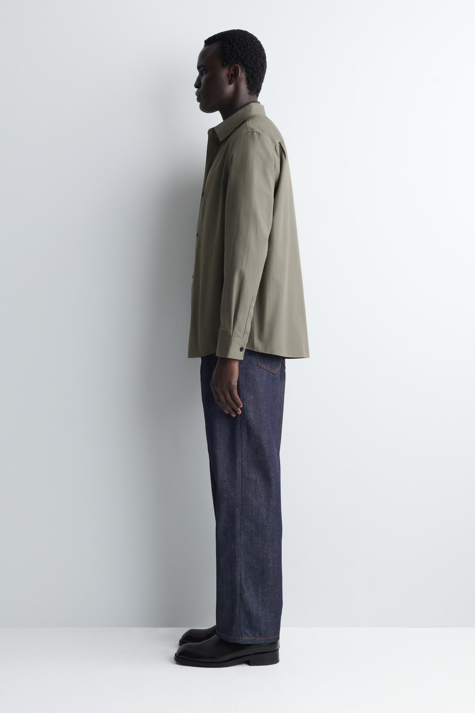 BAUMWOLLHEMD MIT TASCHENDETAILS - DUNKLES KHAKI - 8