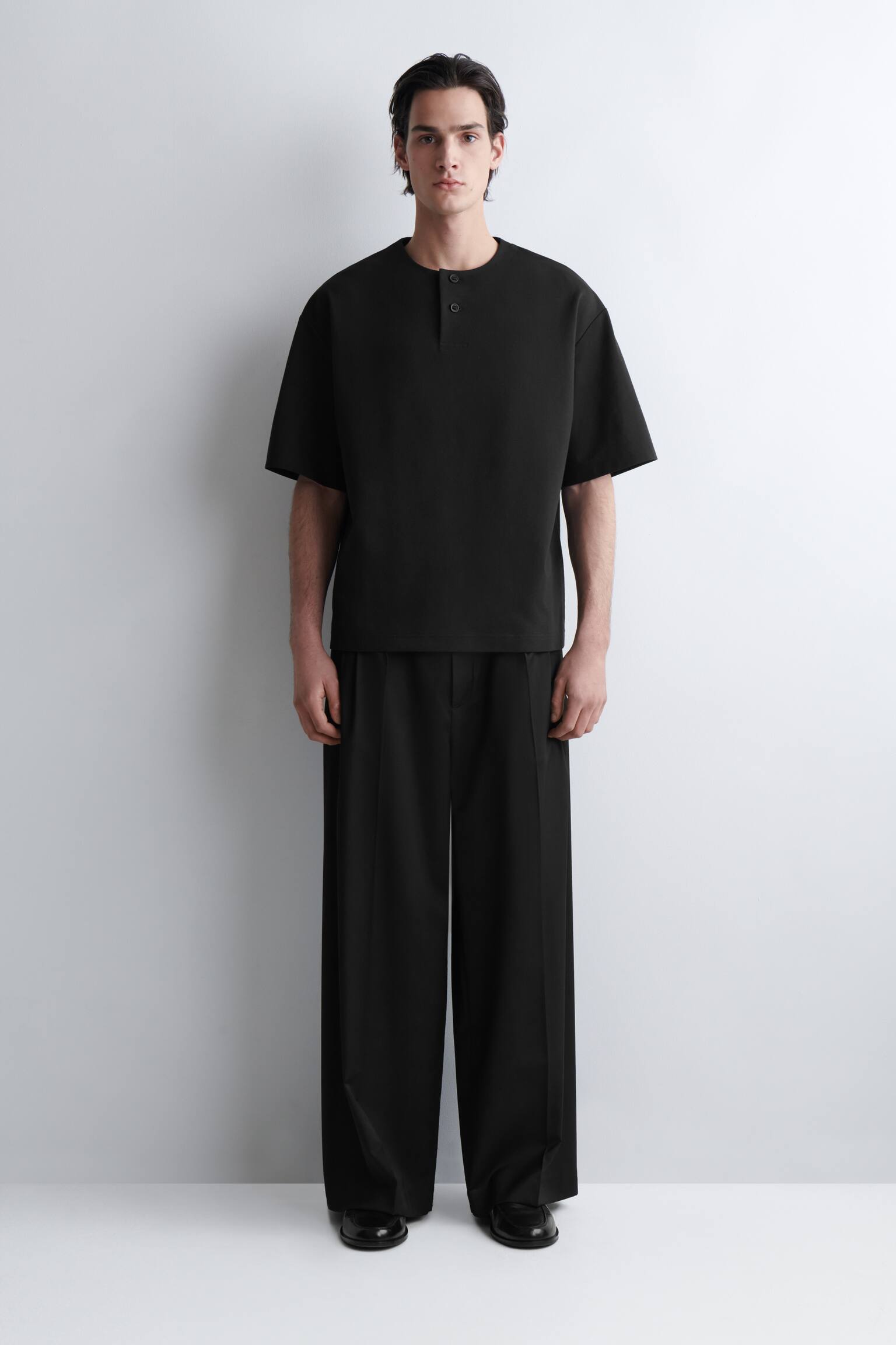 OVERSIZED HENLEY T-SHIRT I BOMULDSJERSEY - SORT/HVID - 3